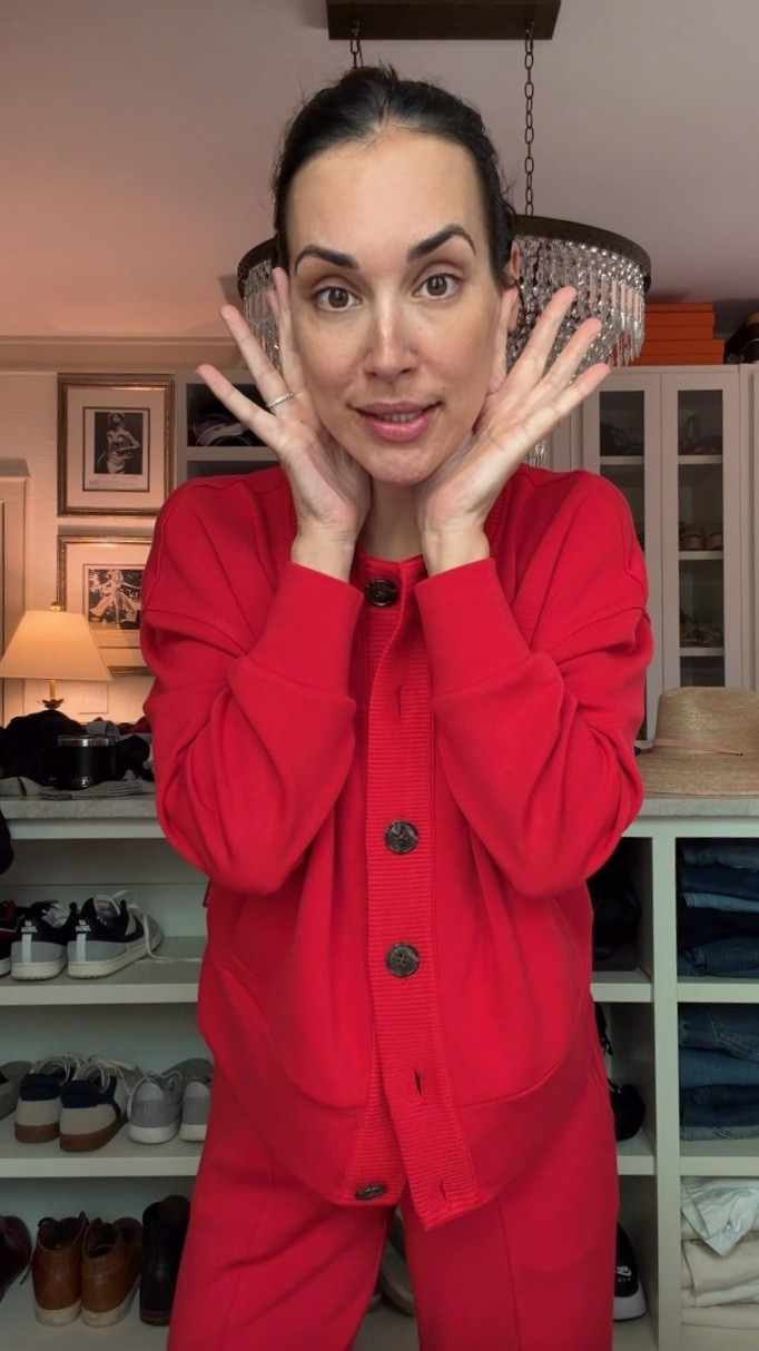 Seriously loving this bright ret set from @Varley - this cardigan can be worn so many ways!

#LTKootd