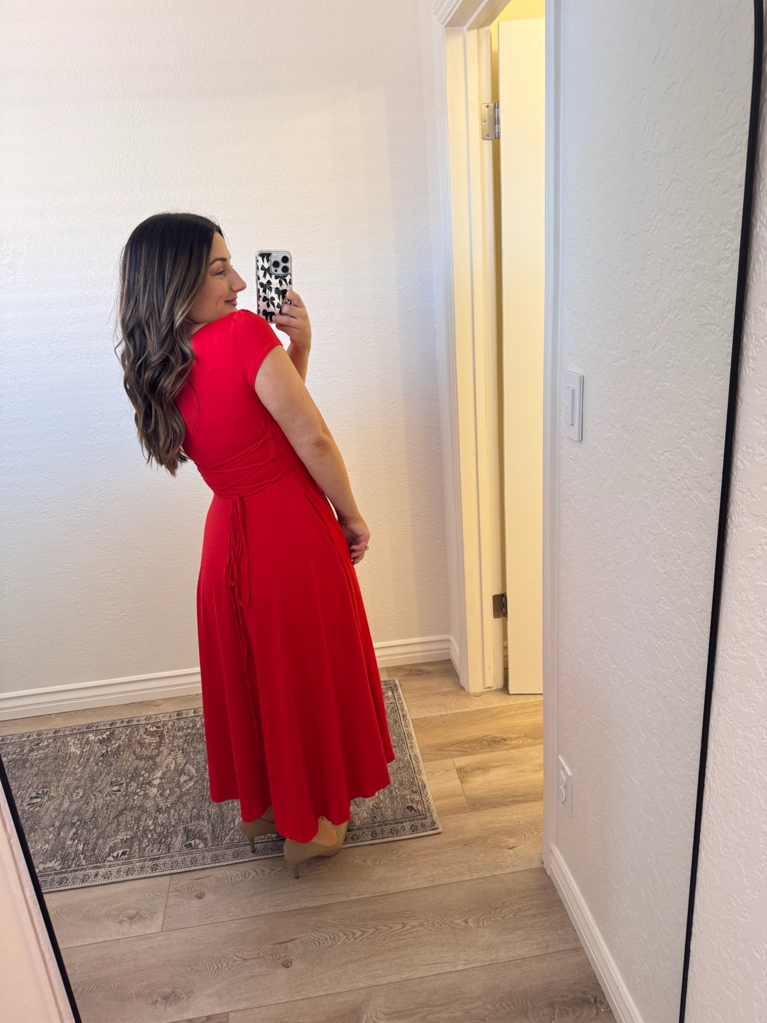 The ties in the back really help to snatch your waist in this dress!! So flattering!!!

Dress size small
5'0" 140lbs 

#LTKFindsUnder50 #LTKSeasonal #LTKPetite