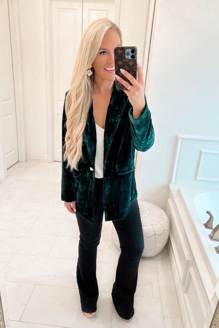 This evergreen velvet blazer is holiday perfection 😍 has an easy oversized fit and runs tts! Also has matching belvet trousers to match 😍

#LTKHoliday #LTKGiftGuide