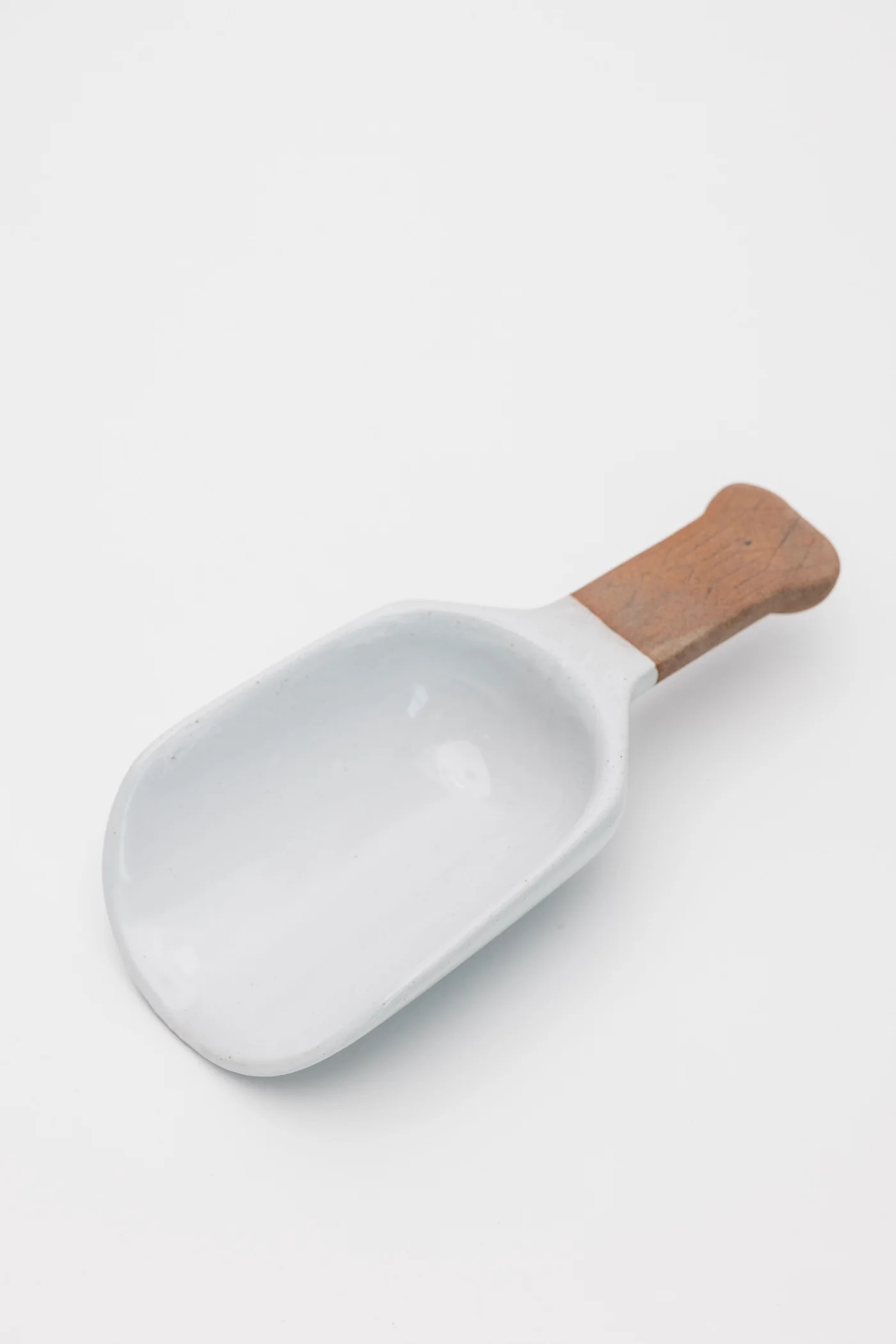 Tilman Porcelain Scoop | THELIFESTYLEDCO