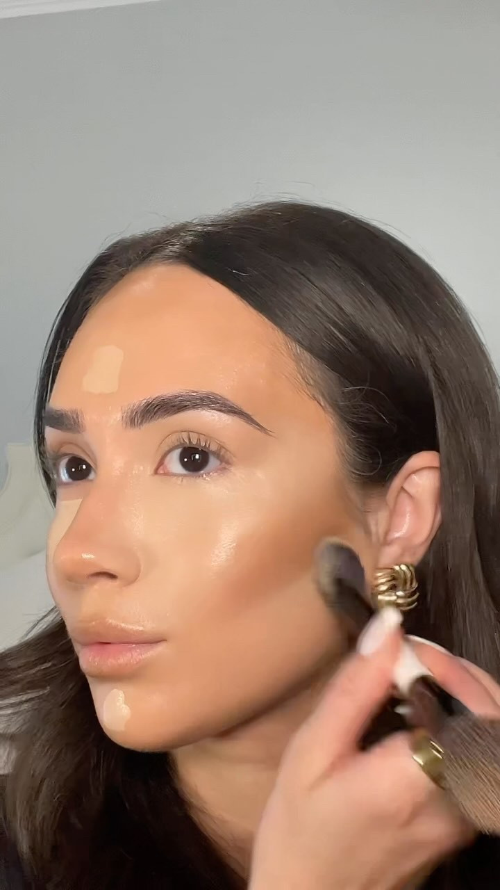 Grwm🤍 

#makeup #glowymakeup #dewymakeup #makeuptutorial #makeuplover #makeupideas #makeupinspo #makeupproducts #makeupaddict #makeuproutine

#LTKgrwm #LTKBeauty
