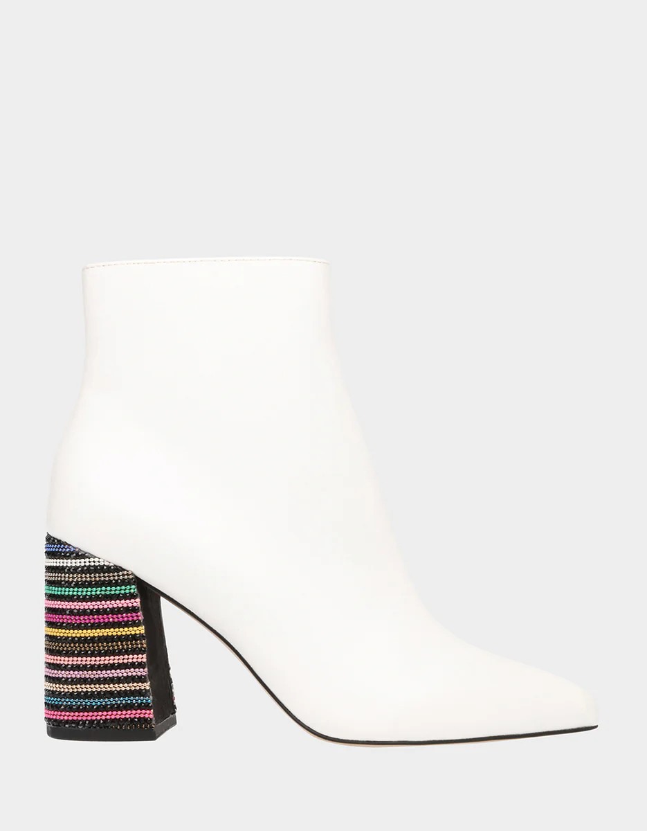 KASSIE WHITE | Betsey Johnson