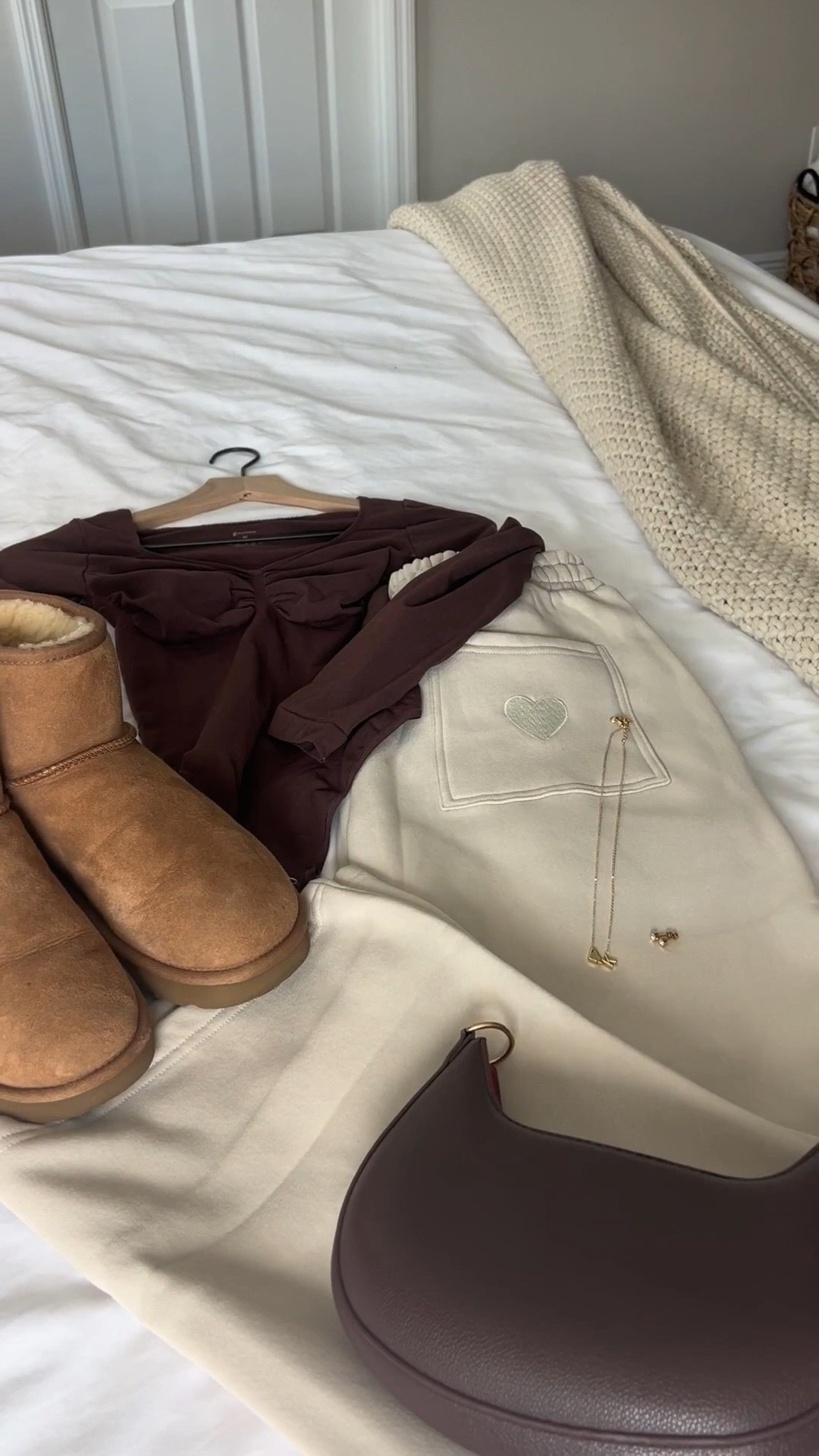 Chocolate tones and cozy neutrals just feel right 🤎☁️

A simple brown bodysuit paired with soft cream sweats and a little chocolate mini bag to tie it all together. The kind of effortless athleisure look that works for coffee runs, errands, casual gym days, or slow mornings at home.

Comfy, neutral, and easy to wear anywhere 🌸

#athleisurestyle #neutraloutfit #cozyathleisure #everydayoutfit #effortlessstyle #comfyandcute #neutralstyleinspo #casualoutfitideas #errandoutfit #cozygirlvibes #minimalstyle #athleisurevibes

#LTKSaleAlert #LTKootd #LTKSpringSale