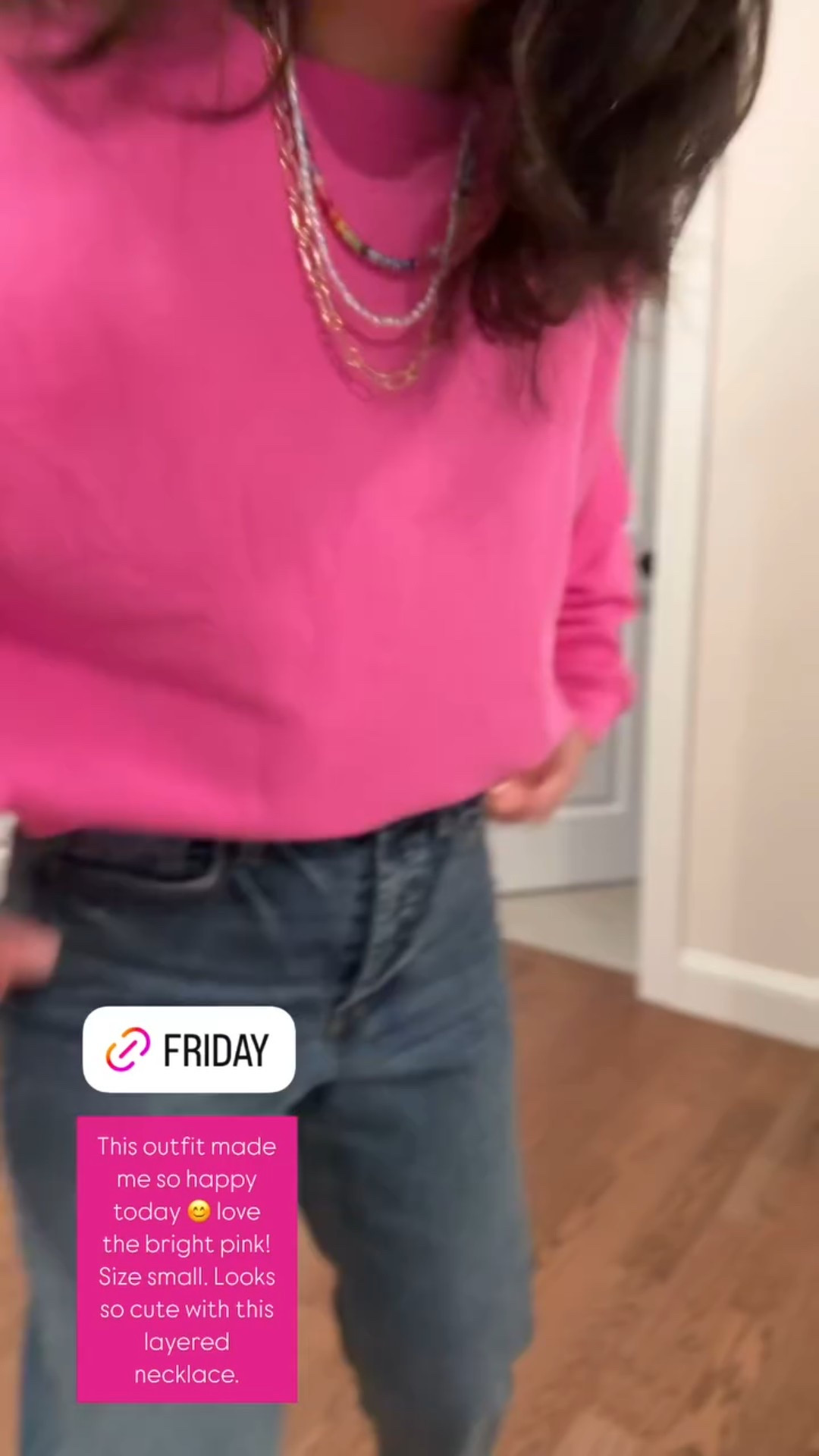 This outfit made me so happy today 😊 love the bright pink! Size small. Looks so cute with this layered necklace.