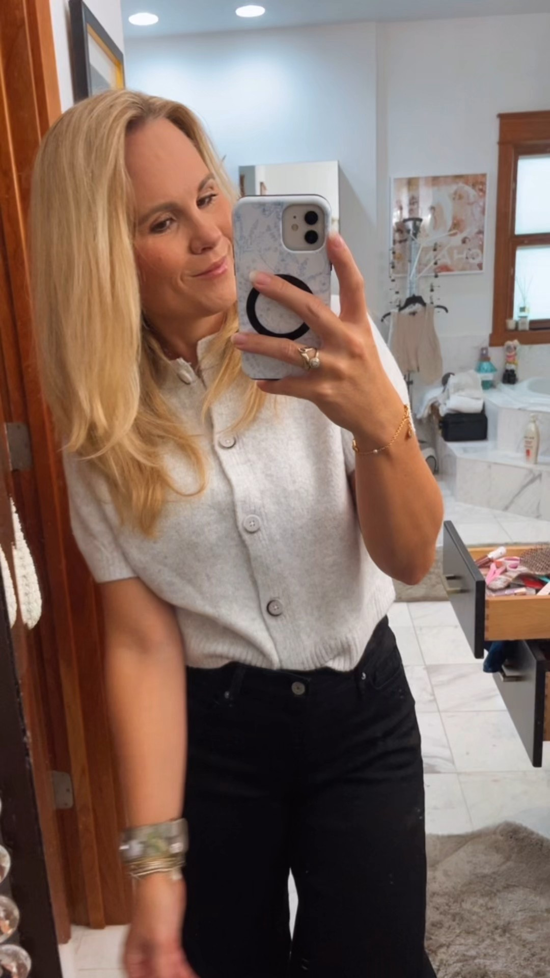 Target + Amazon = unstoppable combo ✨ This short sleeve cardigan top (Target find 🙌) paired with my Amazon Levi’s is the perfect mix of casual + chic. Easy, effortless, and mom-approved 👖🤍 Tap to shop the look! #LTKStyle #TargetStyle #AmazonFashion #MomChicOOTD


Aritzia style #ltksalealert #ltkover40 #ltkseasonal

#LTKWorkwear #LTKPetite #LTKFindsUnder50