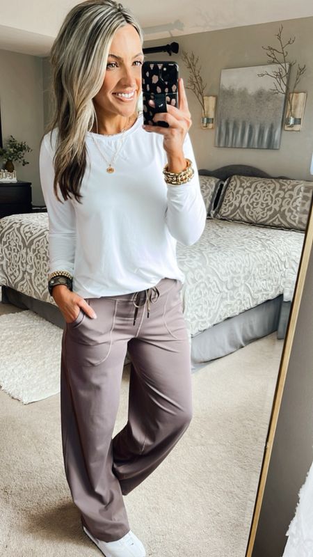 These athletic pants are so incredibly soft, the material is amazing! These will be my go to all fall 🍂 I love that you can wear them casually too with a denim jacket. I’m wearing my true size small. I’m 5’5” wearing the 31” inseam 

10% Off Code: G4FREE10

#LTKFindsUnder50 #LTKStyleTip #LTKFitness