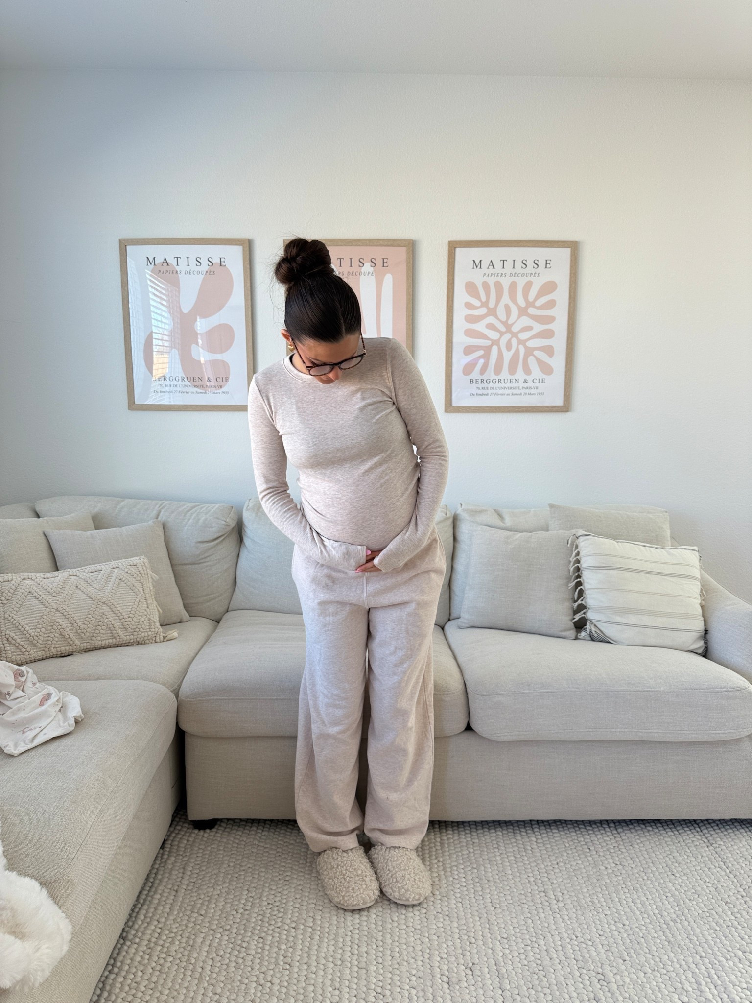 this is probably the softest outfit i’ve ever worn! the shirt is so stretchy + comfy! sized up to a medium in the shirt and wearing a small in the pants 🤍 