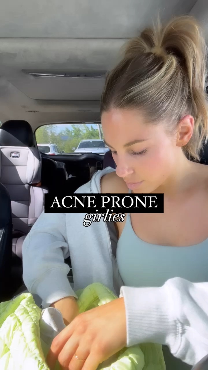 THIS. This has helped so much with my breakouts from being sweaty after the gym! I go straight home & shower but it’s still that little bit of time in between I find that really irritates my skin. Since doing this I have noticed a big difference specially on my chest & back 🙏🏼

#LTKVideo #LTKFitness #LTKActive