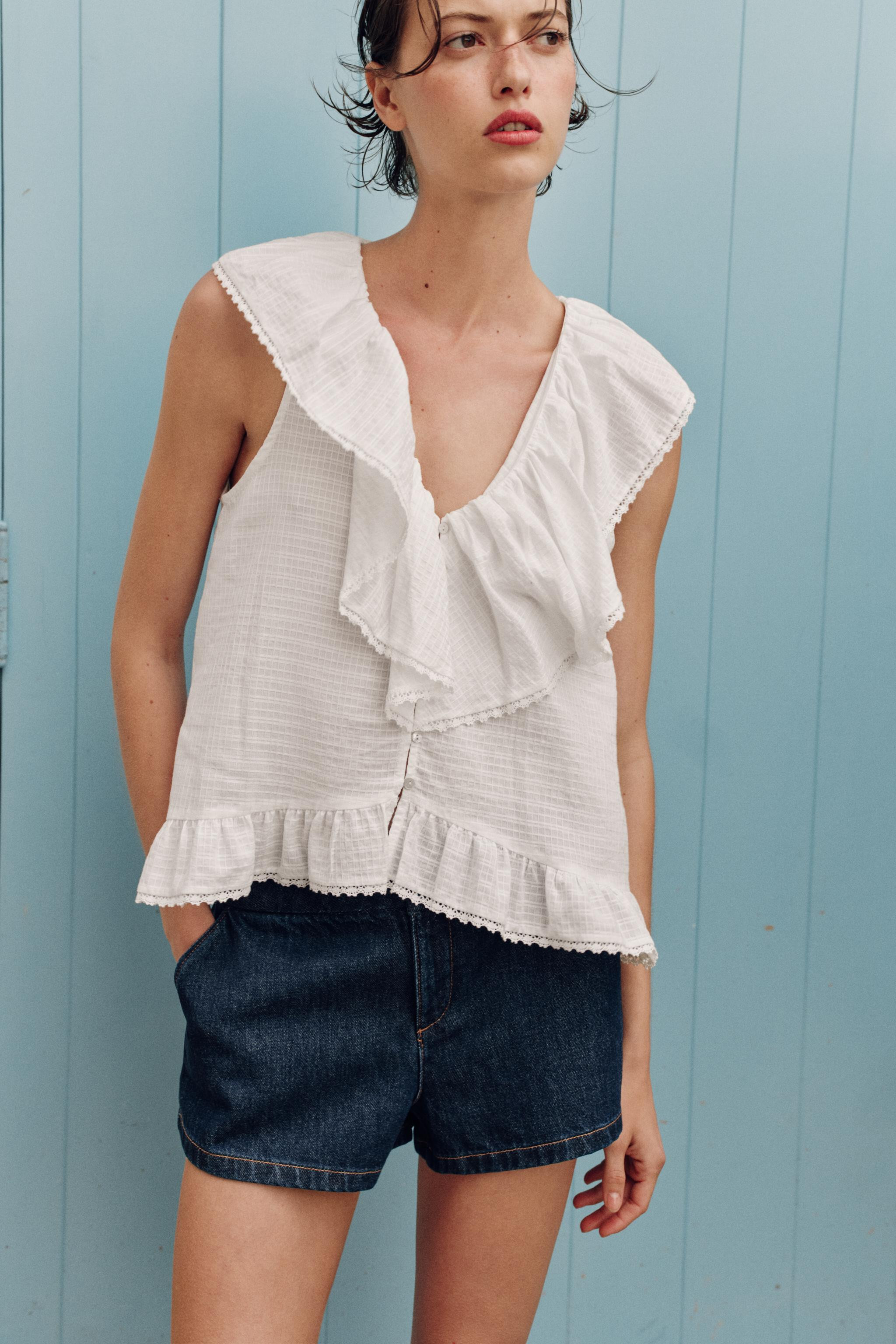DescriptionContentsMeasurementsSleeveless V-neck blouse. Finished with ruffles and lace trim. Fro... | Zara US