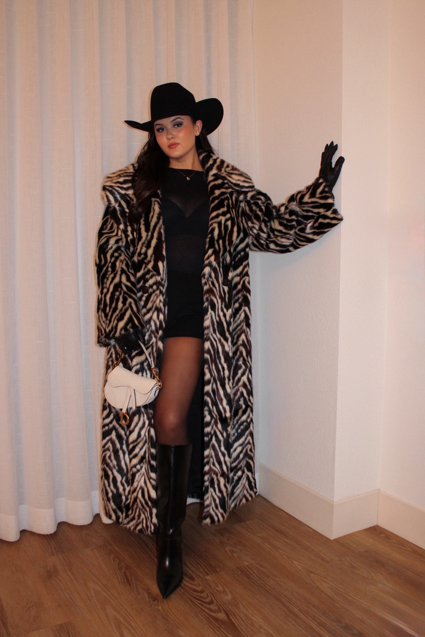 Love a zebra moment 🦓 Perfect for a winter night out -


#zebra #westernfashion #chicfashion #winterfashion 

#LTKootd #LTKHoliday #LTKSeasonal