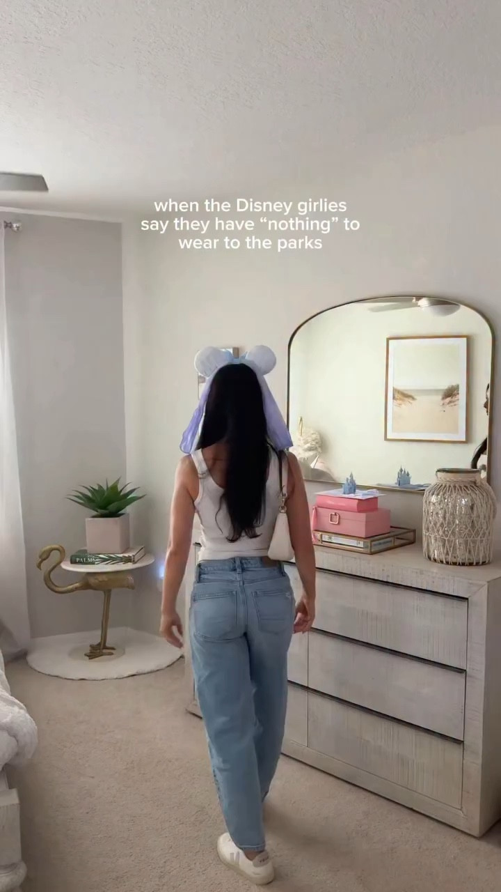 Girl… it’s all in the basics!! You can make any outfit a Disney outfit. Go ahead and follow me for more Disney outfit inspo 😉💖

#girl #disneygirlies #disneyootd #disneyoutfitinspo #disneycreator