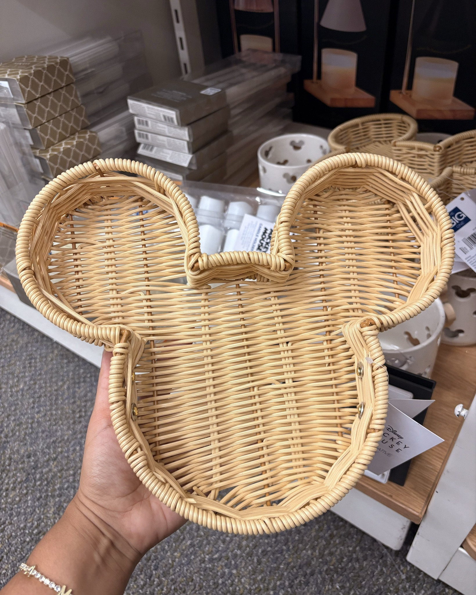 Neutral Disney Decor 

#homedecor #disney #mickey #mickeymouse #kohls

#LTKHome #LTKSeasonal