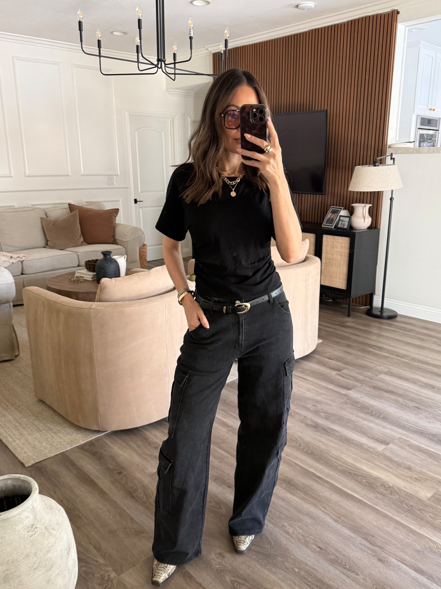 Super Bowl fit…But honestly just here for the guac 🥑 😭😭
Wearing Amazon from head to toe!! 
Cargo jeans : medium (for an extra oversized fit ) 
Black tee: small 


#LTKU #LTKgrwm #LTKootd