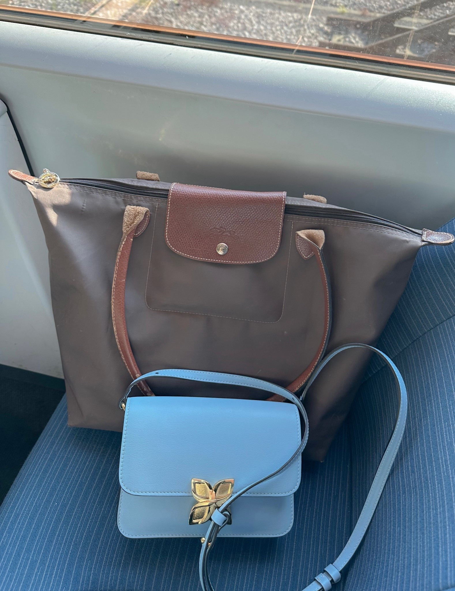 On the go partners 👜🤎

Mini Hortensia bag by Fleuron Paris
Le Pliage size L bag by Longchamp 

#LTKStyleTip #LTKWorkwear #LTKItBag