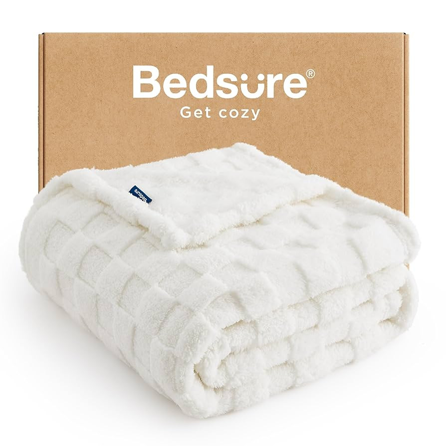 Bedsure White Throw Blankets for Couch - Cozy Cute Soft Checkered Fleece Bed Blanket for Girls Wo... | Amazon (CA)