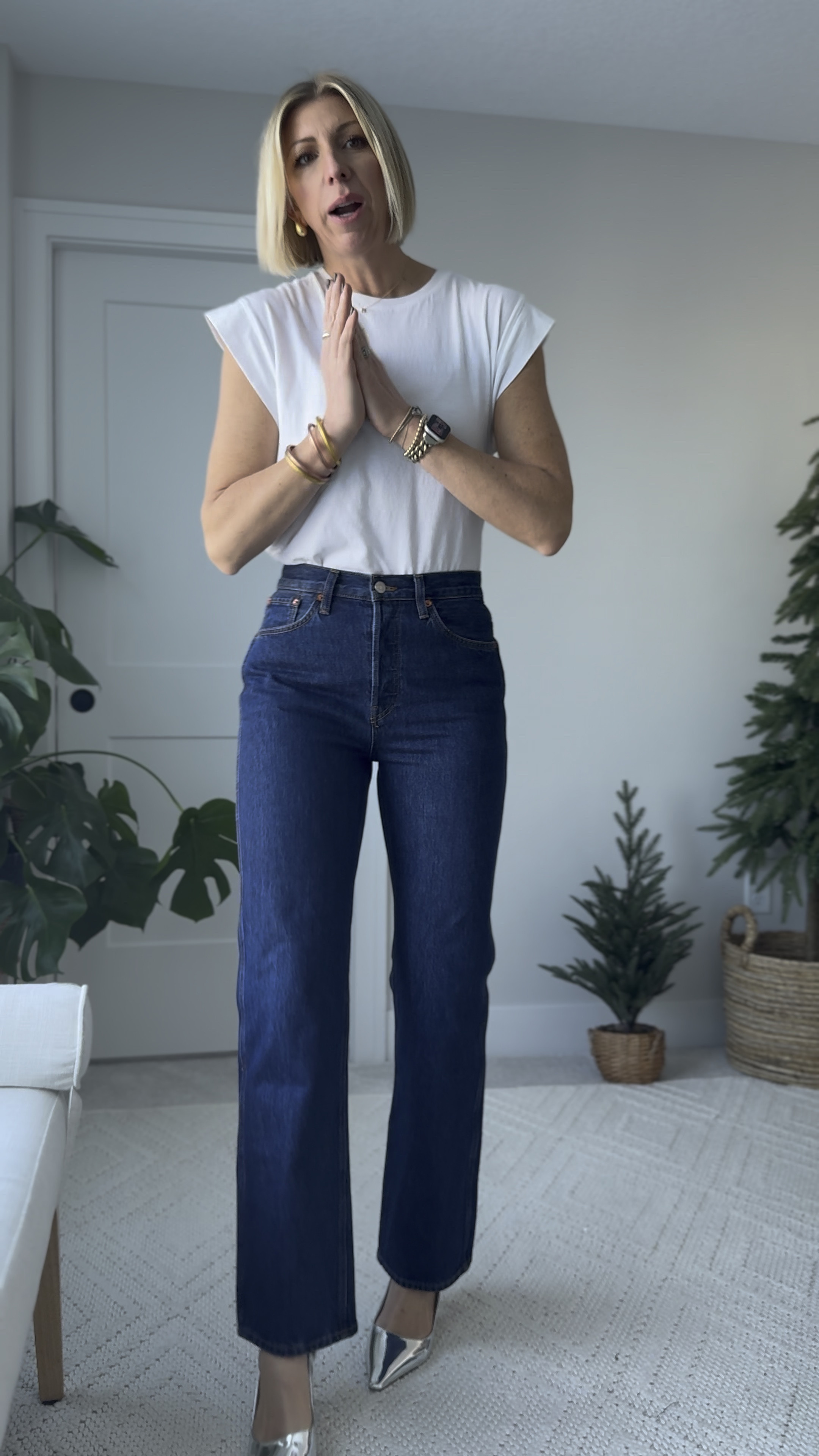 They amazing high rise, straight leg, full length, EVERYDAY jeans in a dark wash make your assets looks 👍🏻 
these fit true to size (I’m 5’10” for height reference & wearing a size 28)  the dark wash is a huge denim trend for 2025 & I’m here for it/ they look so classy!

#LTKOver40 #LTKWatchNow #LTKMidsize