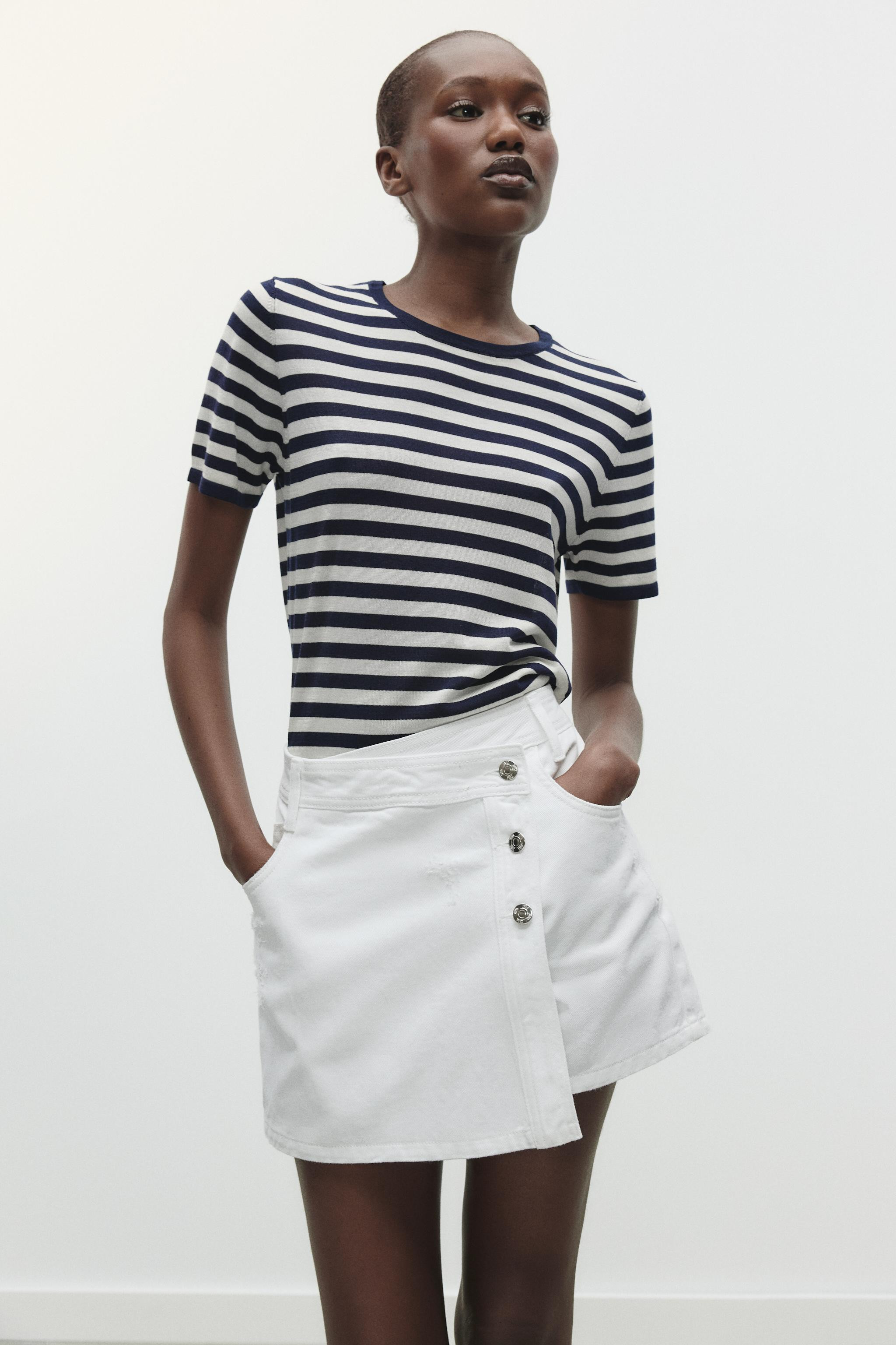 High-waisted skort with five pockets. Washed effect. Front ripped detail. Front zip and button cl... | Zara US