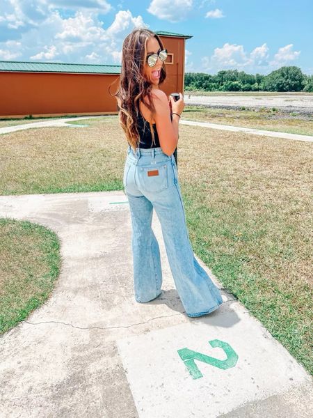 Loving flare jeans outfits recently! These are the best jeans because they’re wrangler jeans! Perfect for everyday outfits and country concert outfits, rodeo outfits, and all things western fashion!
4/14

#LTKSeasonal #LTKstyletip