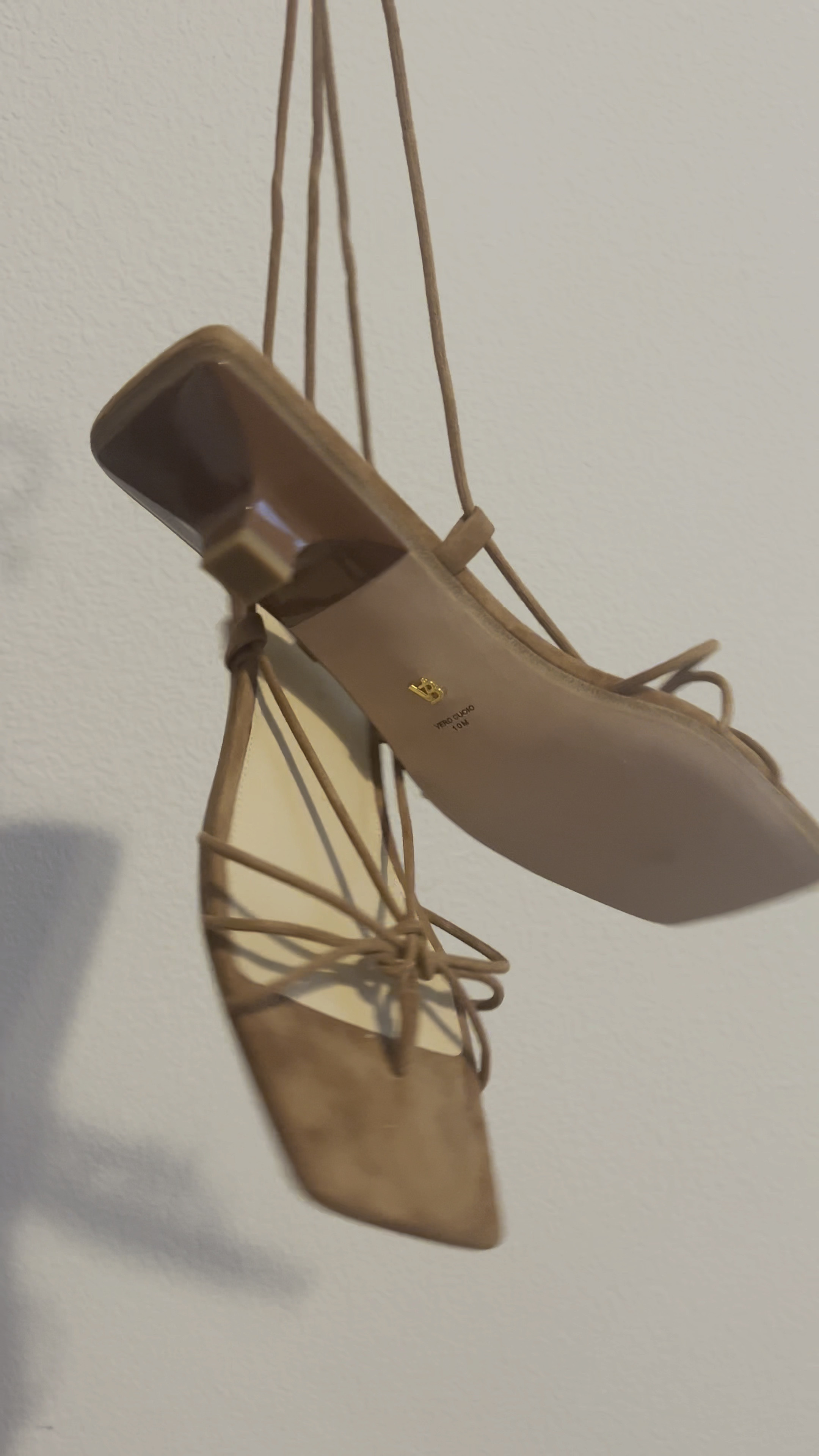 Adorable, comfortable chic baby kitten heels on sale from Veronica Beard🔥 #fashion #sandals #heels

#LTKsalealert #LTKGiftGuide #LTKSeasonal