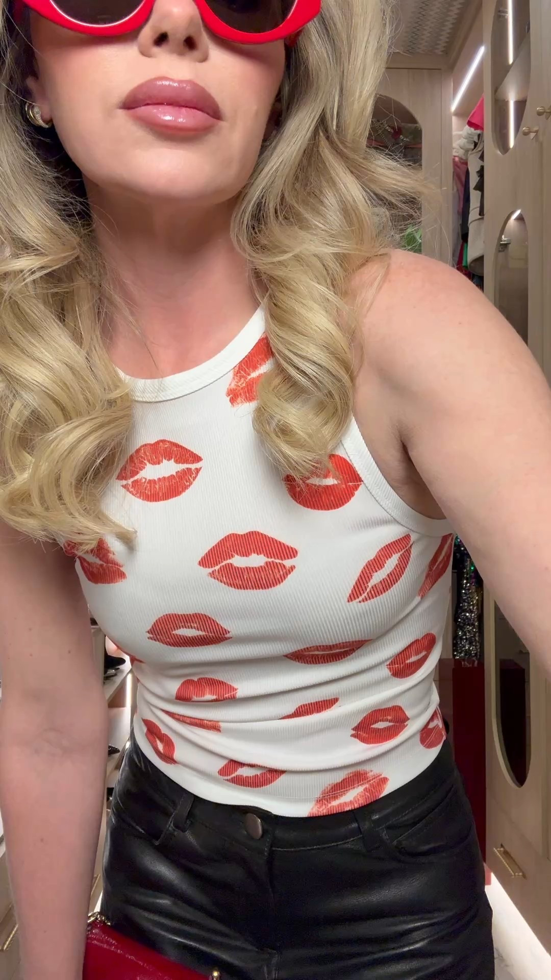 Getting ready for Valentine's Day #aliceandolivia #sponsored

#LTKootd
