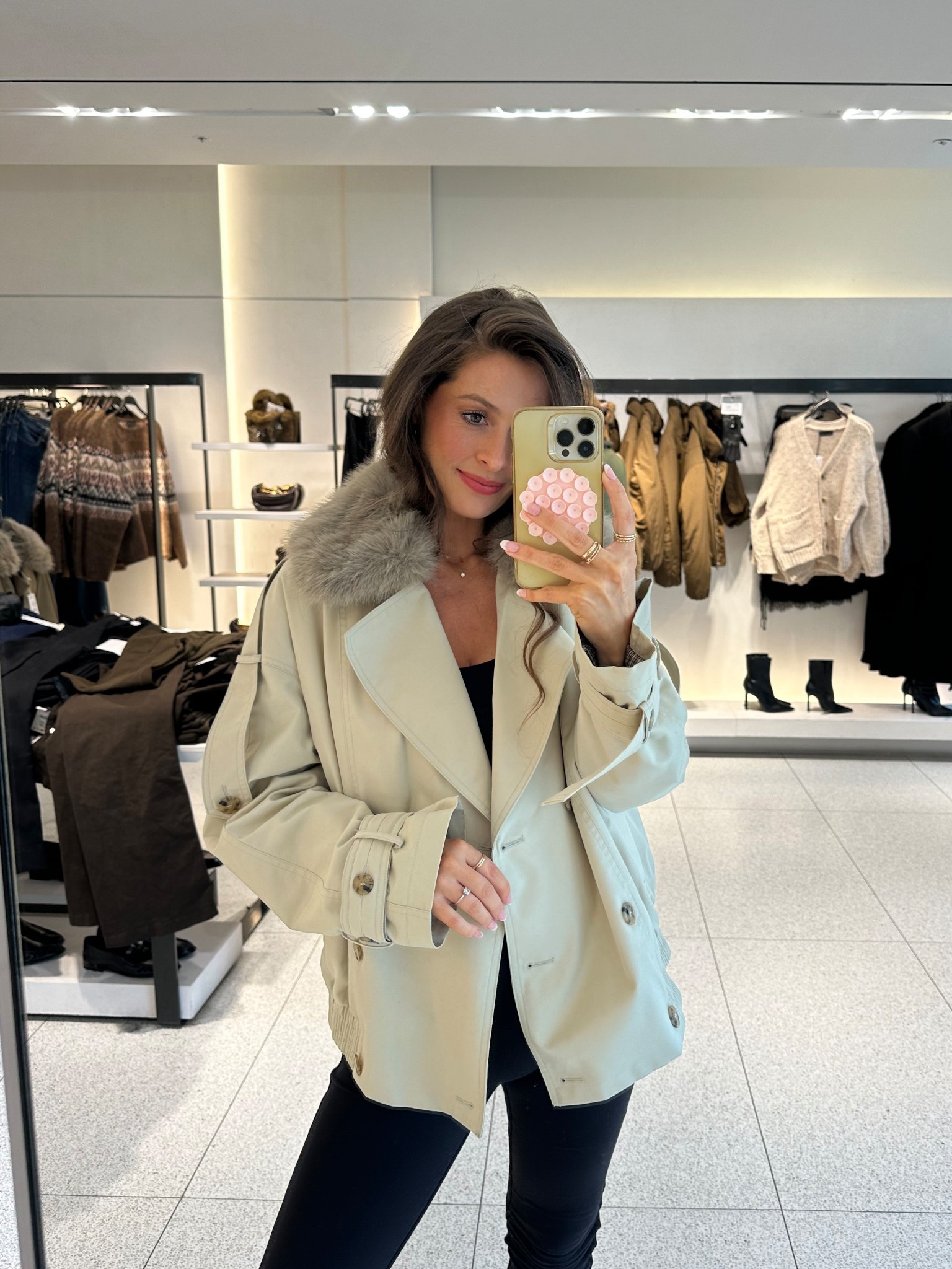 How gorgeous is this cropped padded trench coat 