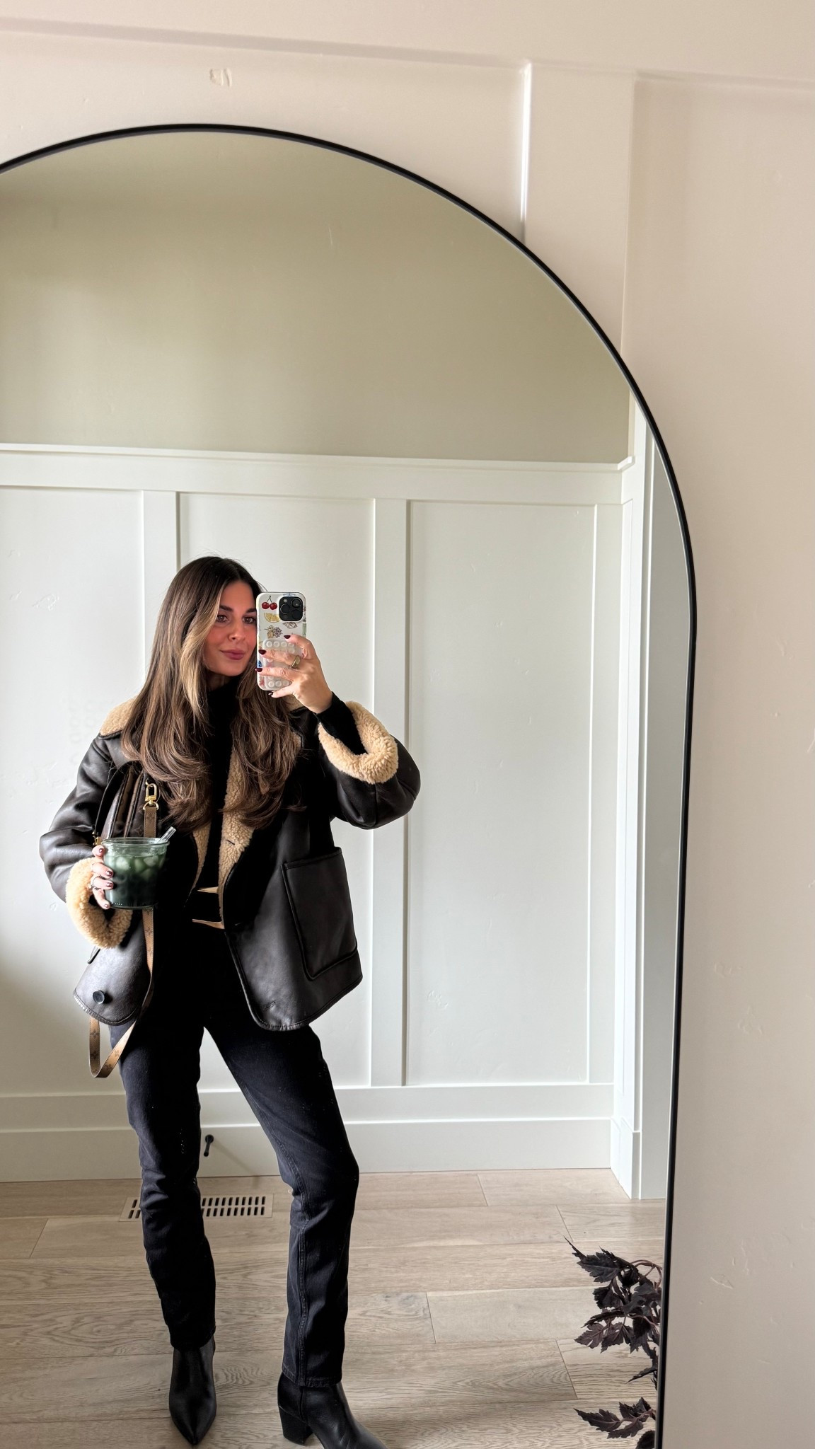 Sunday ootd - sizing details ⬇️ 
Sherpa jacket- xs
Black turtle neck- xs
Jeans- size 24 also on sale extra 20% off right now!! They are my fave 
