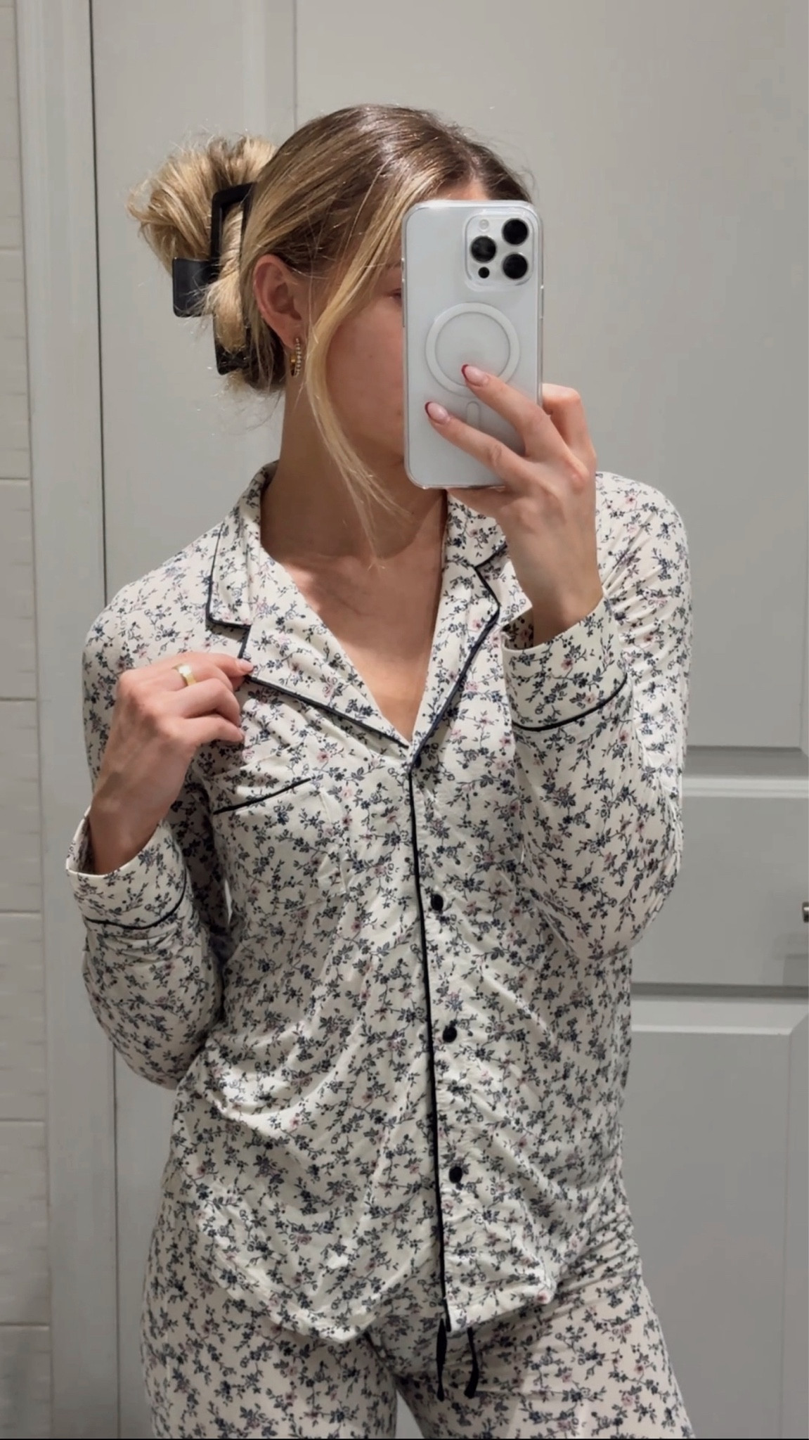 Literally just have these Pajamas in all different colors 😂🪻my FAVE

#LTKgiftguide #LTKsale #LTKbeauty