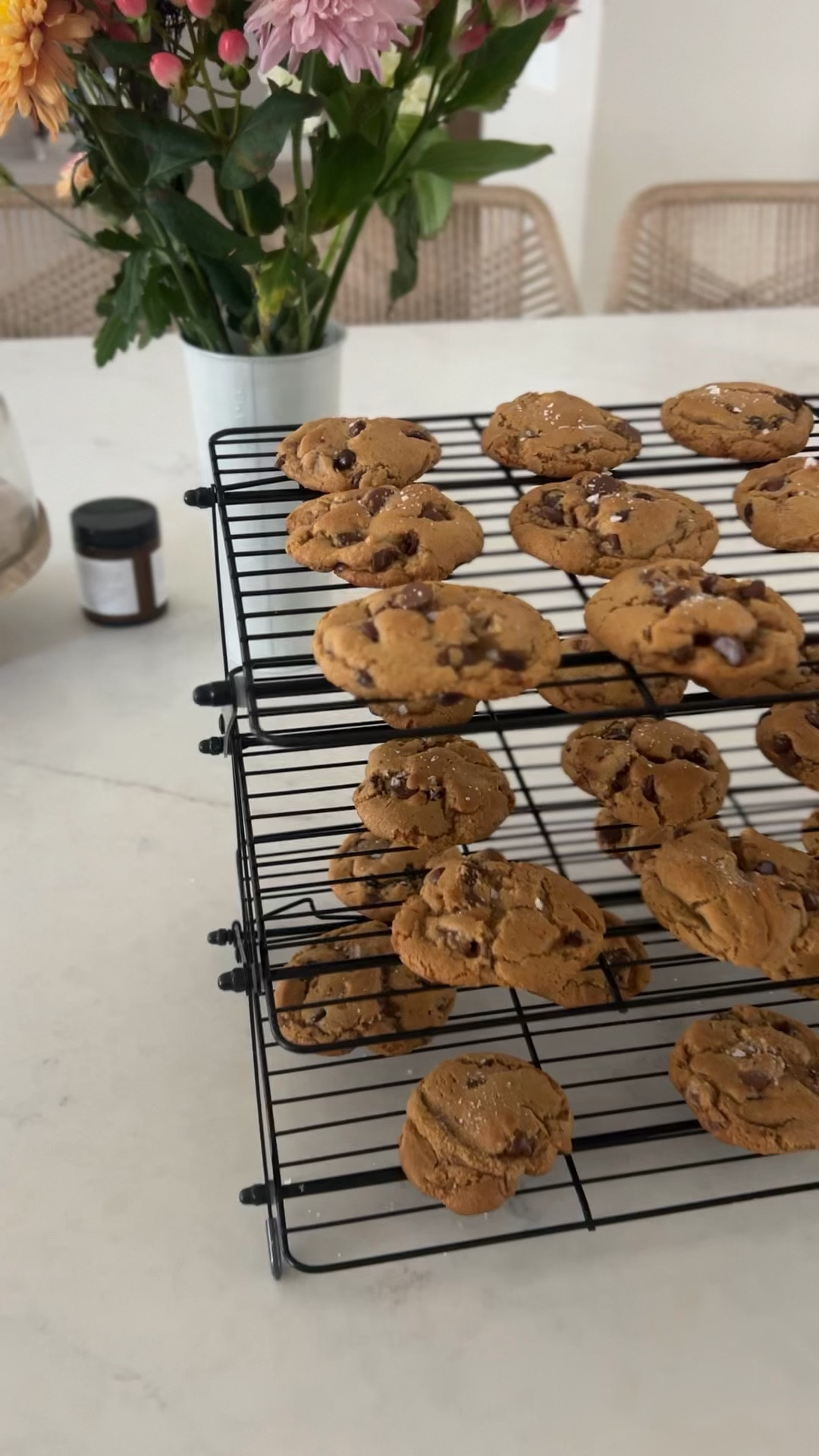 My famous browned butter sea salt double chocolate chip cookies + the exact ingredients I use to make them  🍪 