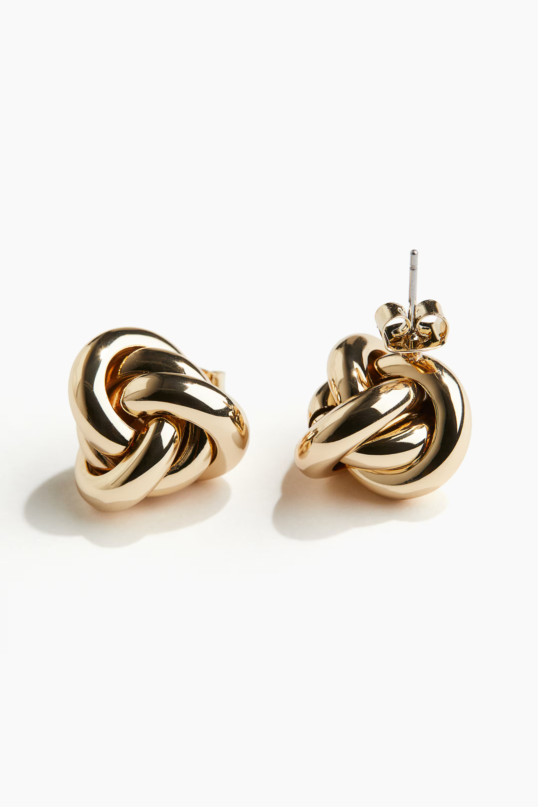 Knot-look stud earrings | H&M (UK, MY, IN, SG, PH, TW, HK)