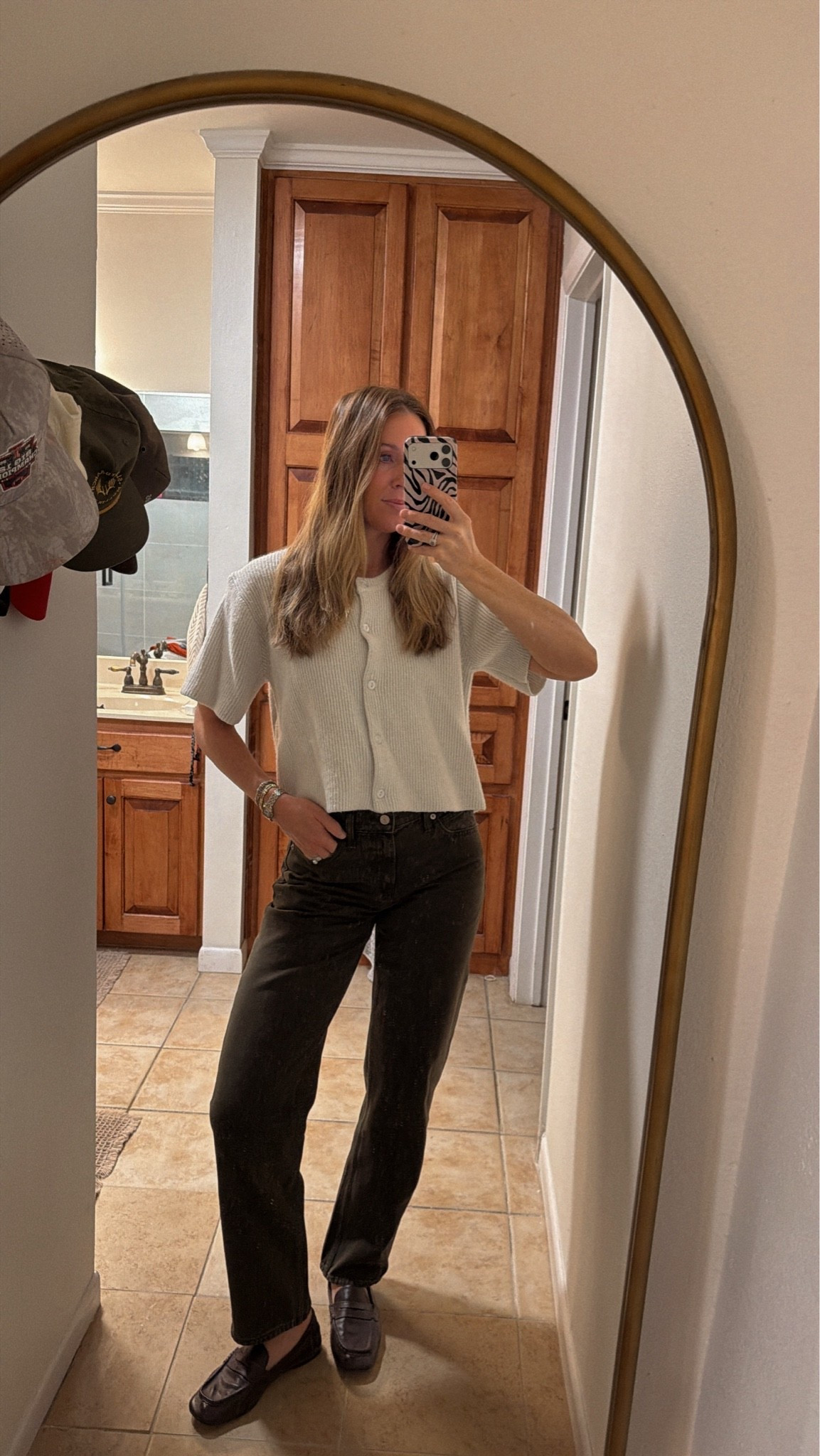 Rainy day calls for the first short sleeve sweater in Texas! 👏🏼

#gap #amazon #zara #fallootd

#LTKootd