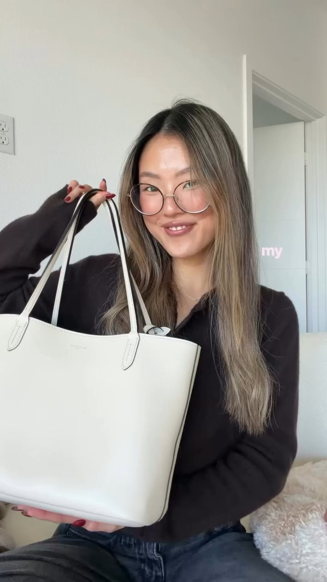 what’s in my bag at 25 👜 what’s an essential you have that i don’t in your bag? :) 


@letanneur @bookofthemonth @fleursonsunday @ghirardelli @coach @gisou @eadem.co @rhode @our.cora @kayali @loccitane @glossier

what’s in my bag, bag essentials, everyday tote bag, leather tote bag

#LTKBeauty #LTKmomlife #LTKTravel
