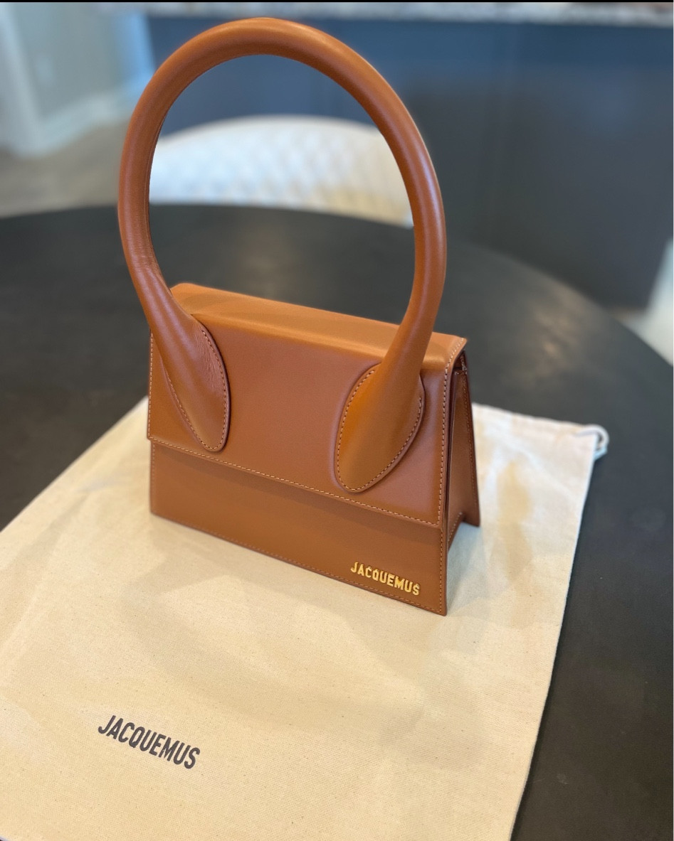 Newest obsession! 

Jacquemus, handbag, purse, fall handbag, leather bag

#LTKworkwear #LTKitbag #LTKstyletip