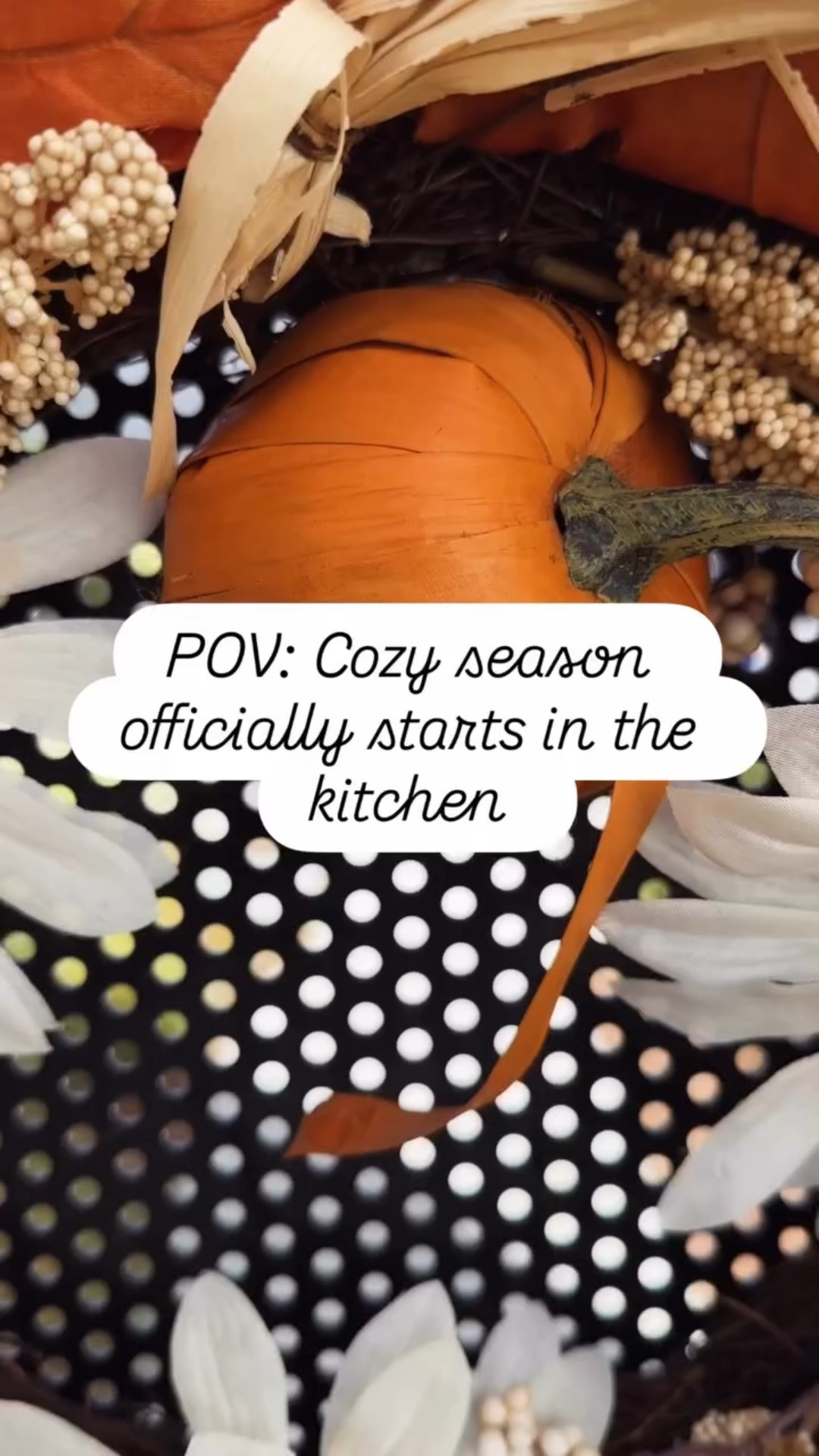 The kitchen is where cozy season really begins — simmer pots on the stove, soups bubbling, lattes frothing, and something sweet in the oven. 🍁

✨ Follow for more cozy inspo this fall — simple recipes, seasonal decorating, and little rituals that make home feel magical 💛

#seasonalliving #simmerpot #fallaesthetic #falldesserts #cozyseason #fallvibes #firstdayoffall