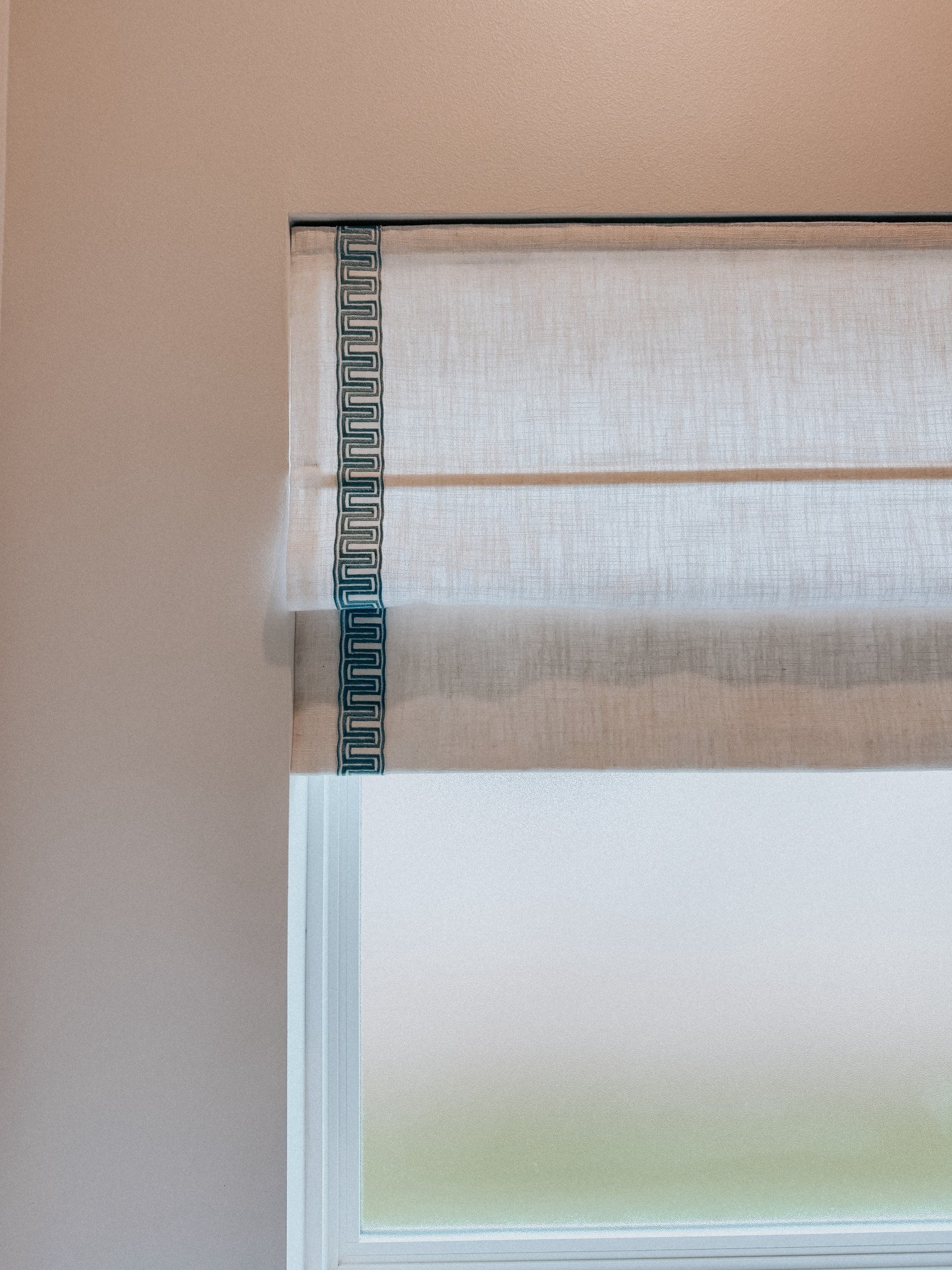 Product Name: Liz Linen Roman Shade Cordless
Color: Beige White 1908-1
Mount: Inside 
Width and Length: 46 3/8” W x 47 L
Lift Type: Cordless & Motorized (1-channel remote)
Trim border style: G51
Liner: Privacy