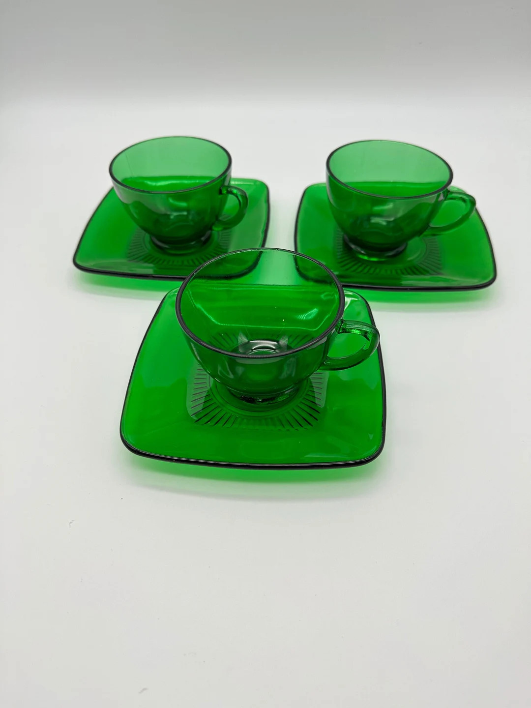 Anchor Hocking Emerald Green Glass Cup & Saucers for the 1950s - Etsy | Etsy (US)