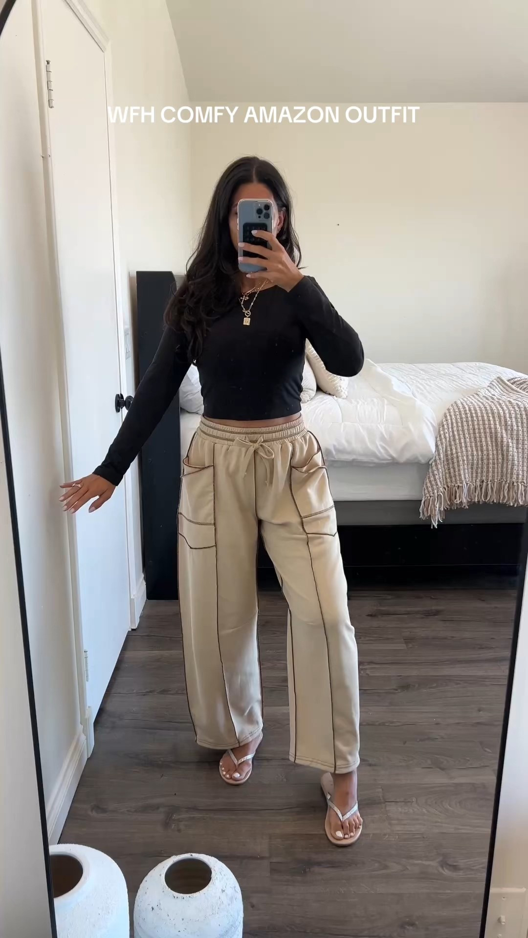 WFH comfy outfit! Love these barrel sweatpants! So comfy, stretchy and cute. New release on Amazon 

#LTKFindsUnder50 #LTKStyleTip #LTKSeasonal