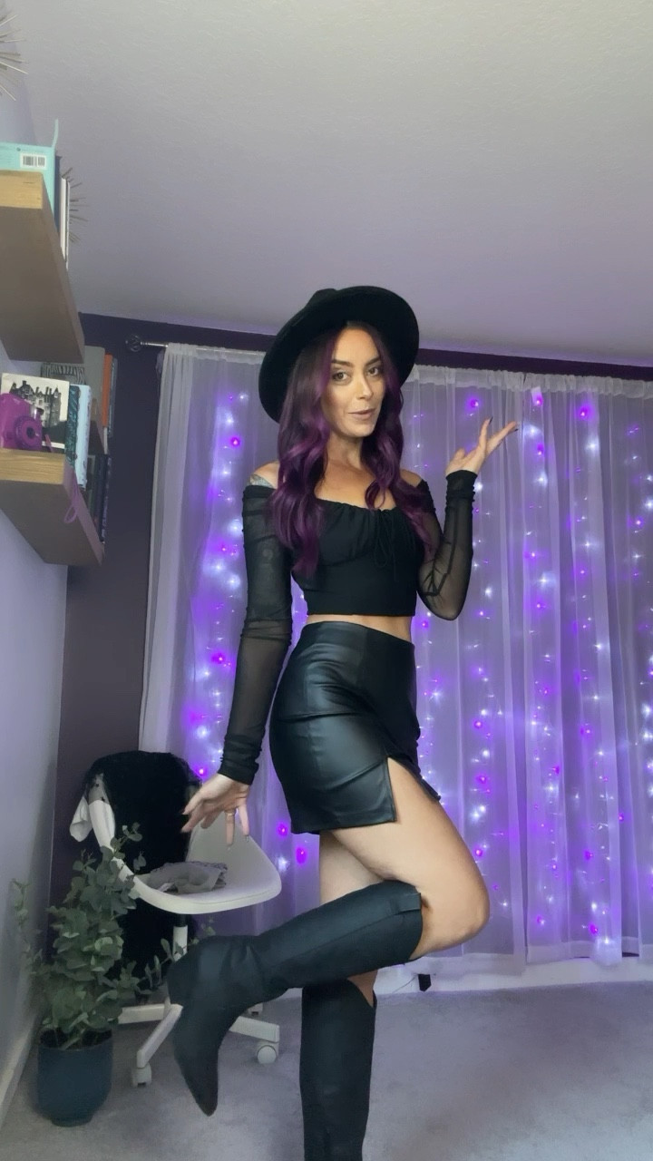 Fashion witch

Top: xs
Skirt: sm
Boots: 7

#LTKstyletip #LTKHalloween #LTKfindsunder50