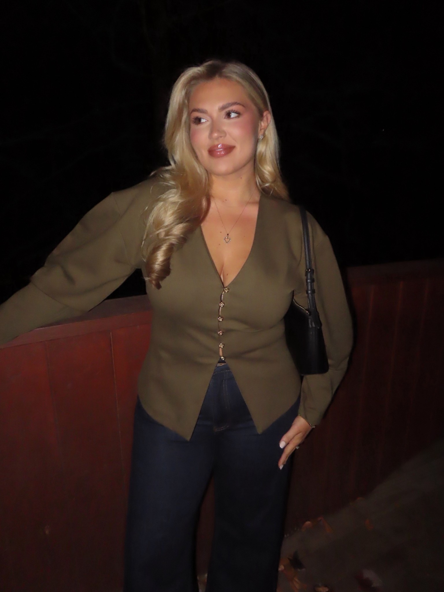 Shirt is old HM😭 sold out sadly!

#LTKFindsUnder50 #LTKHoliday #LTKootd