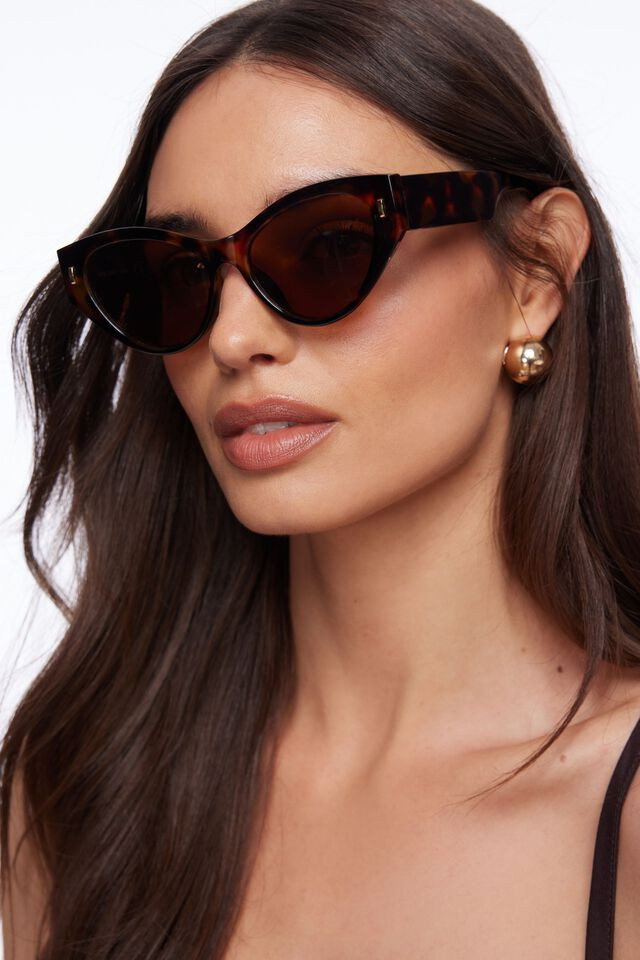 Classic Wide Arm Cat-Eye Sunglasses | Dynamite Clothing