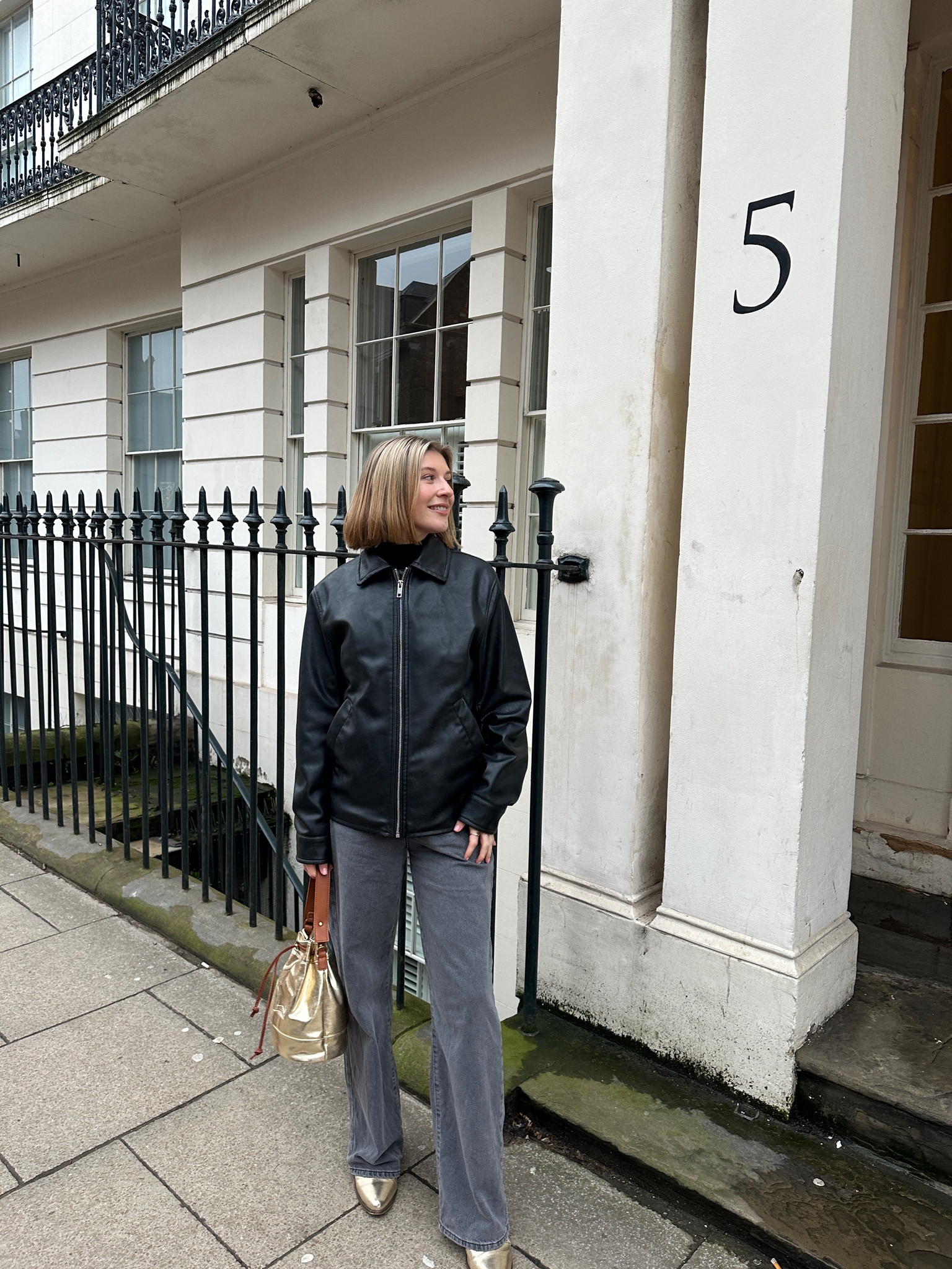 Subtle cowboy touches #minimalistfashion #cowboystyle #winterfashion 