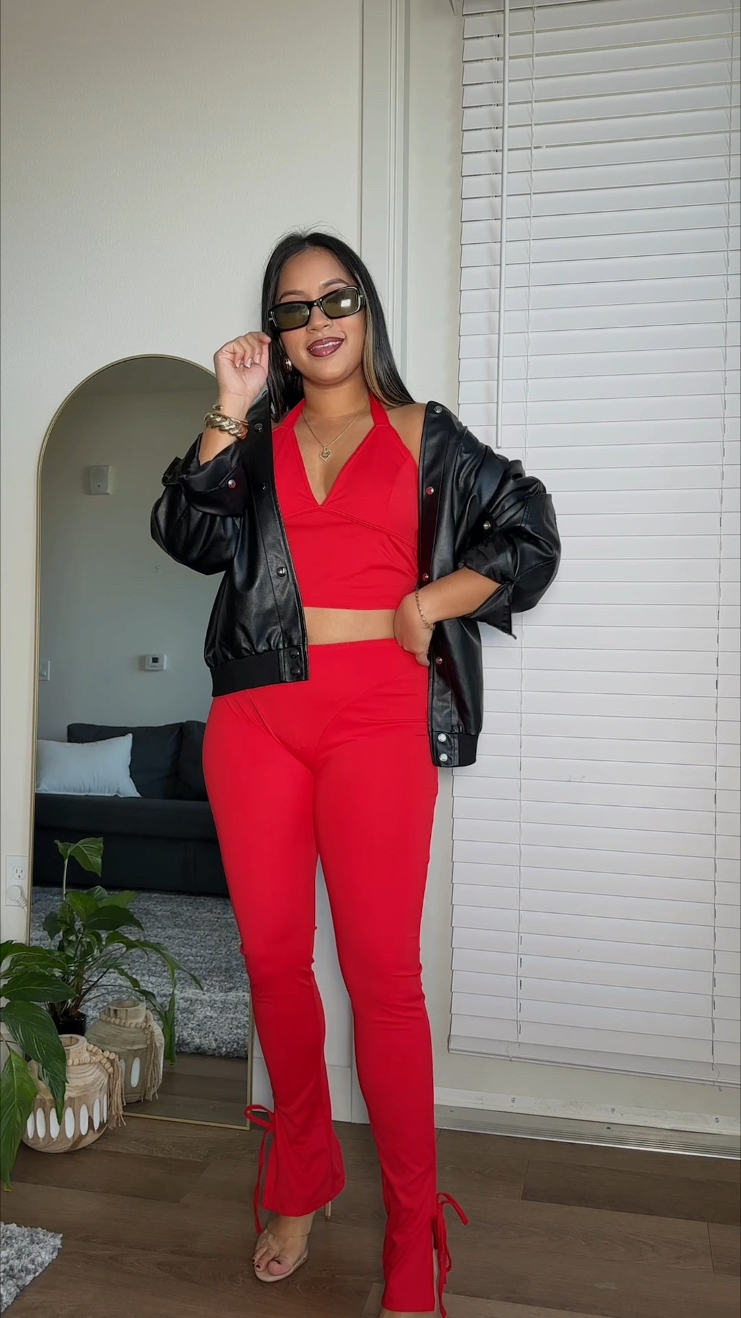 This set tho 🔥🔥 I’m 145lbs, 5’4, 34B wearing size Medium 