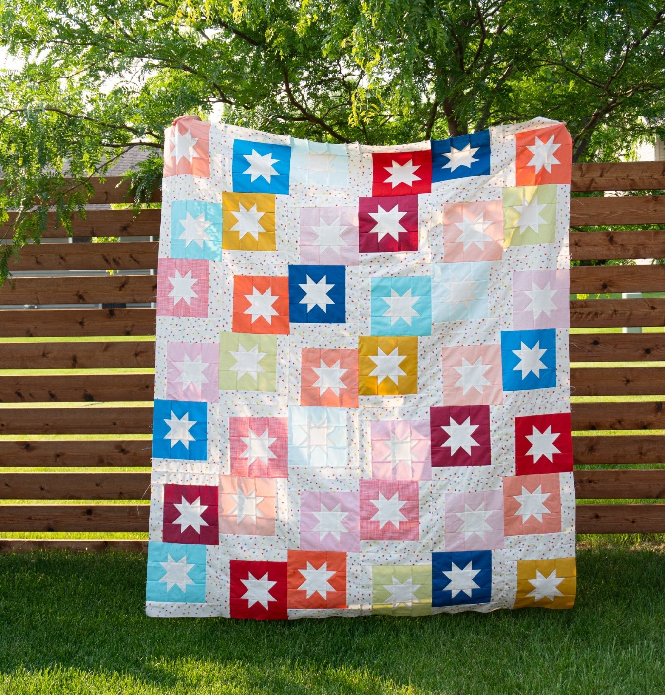 Stepping stars quilt pattern in my shop :  quiltyloveshop.com

Fabrics are the Quilty Love Palette Picks bundle + Ruby Star Society Starry
