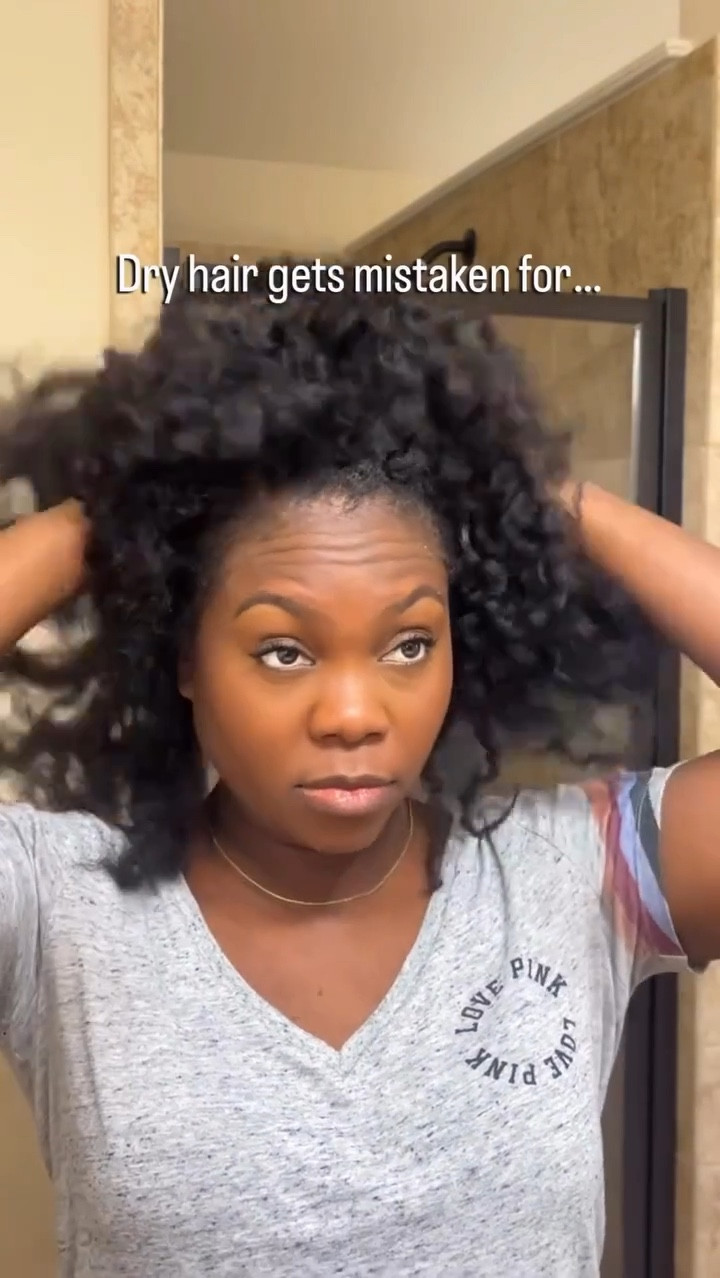 Dry hair and damaged hair look similar but they require very different solutions.

Damage means structural issues.
Dryness means your hair needs better moisture balance and retention.

When you treat dryness like damage, you end up overcorrecting and creating new problems instead of fixing the real one.

Understanding the difference is how routines stop feeling confusing and results stop feeling random. 🤍

#naturalhair #curlyhair #curldefinition #dryhair #naturalhairroutine

#LTKselfcare #LTKBeauty