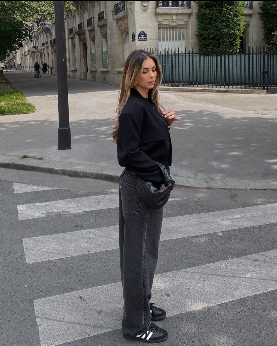 All black look

jean droit levi’s, jean noir coupe droite, bomber noir, veste bomber noire, mini sac Jodie Bottega Veneta, sneakers Samba, baskets Adidas noires 

#LTKstyletip #LTKshoecrush