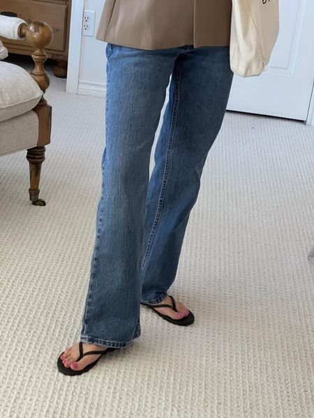 Favorite baggy but not TOO baggy jeans from Abercrombie 

#LTKStyleTip #LTKFindsUnder100
