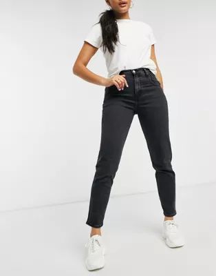 Calvin Klein Jeans – Mom-Jeans in verwaschenem Schwarz | ASOS (Global)