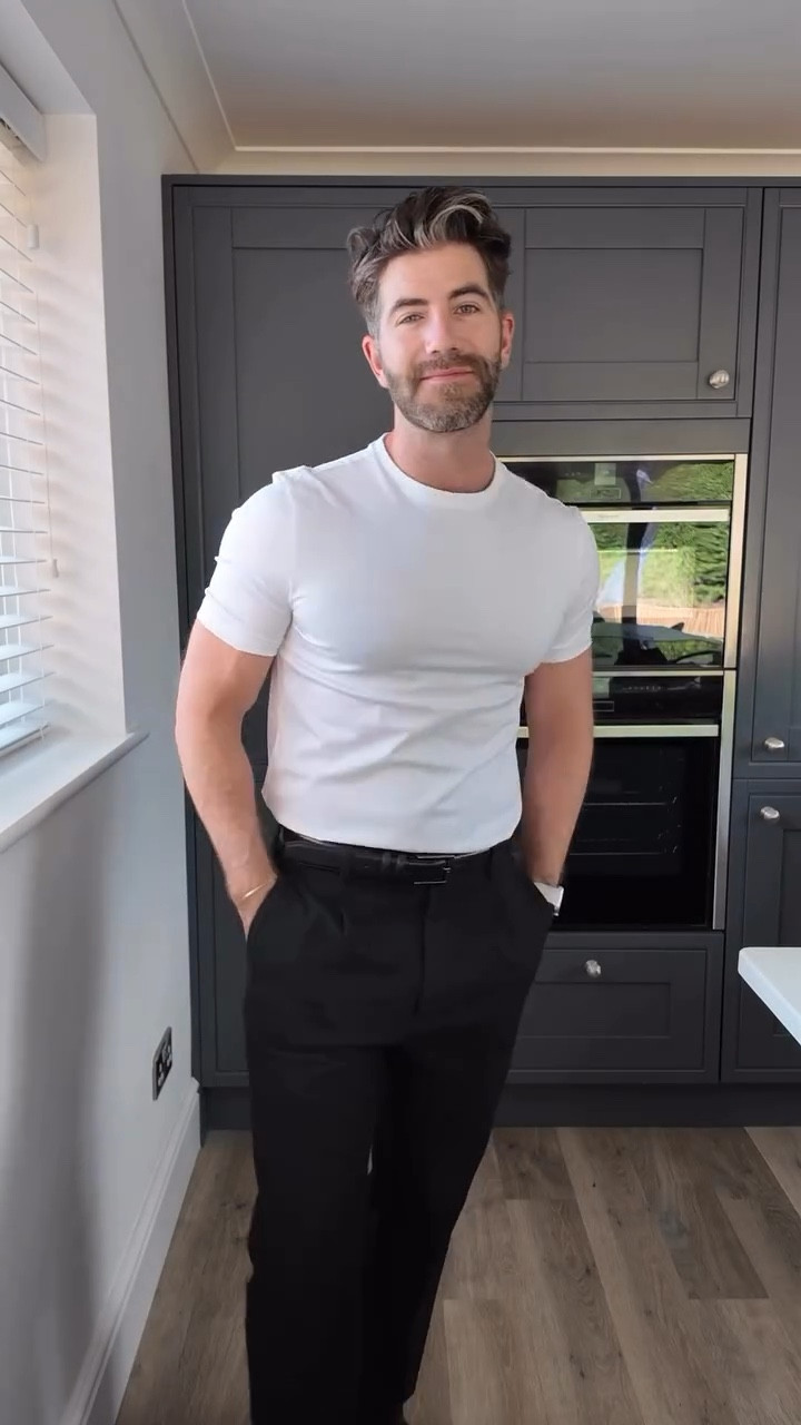 Dripping in @marksandspencerman head to toe. @marksandspencer | keeping it simple with a black and white look, smarter look. 

I can’t say it anymore (although I will keep saying it) the best T-shirts there is! 

Should it stay or should it go?

#menswear #style #mensfashion #grwm #mensoutfits #mensootd