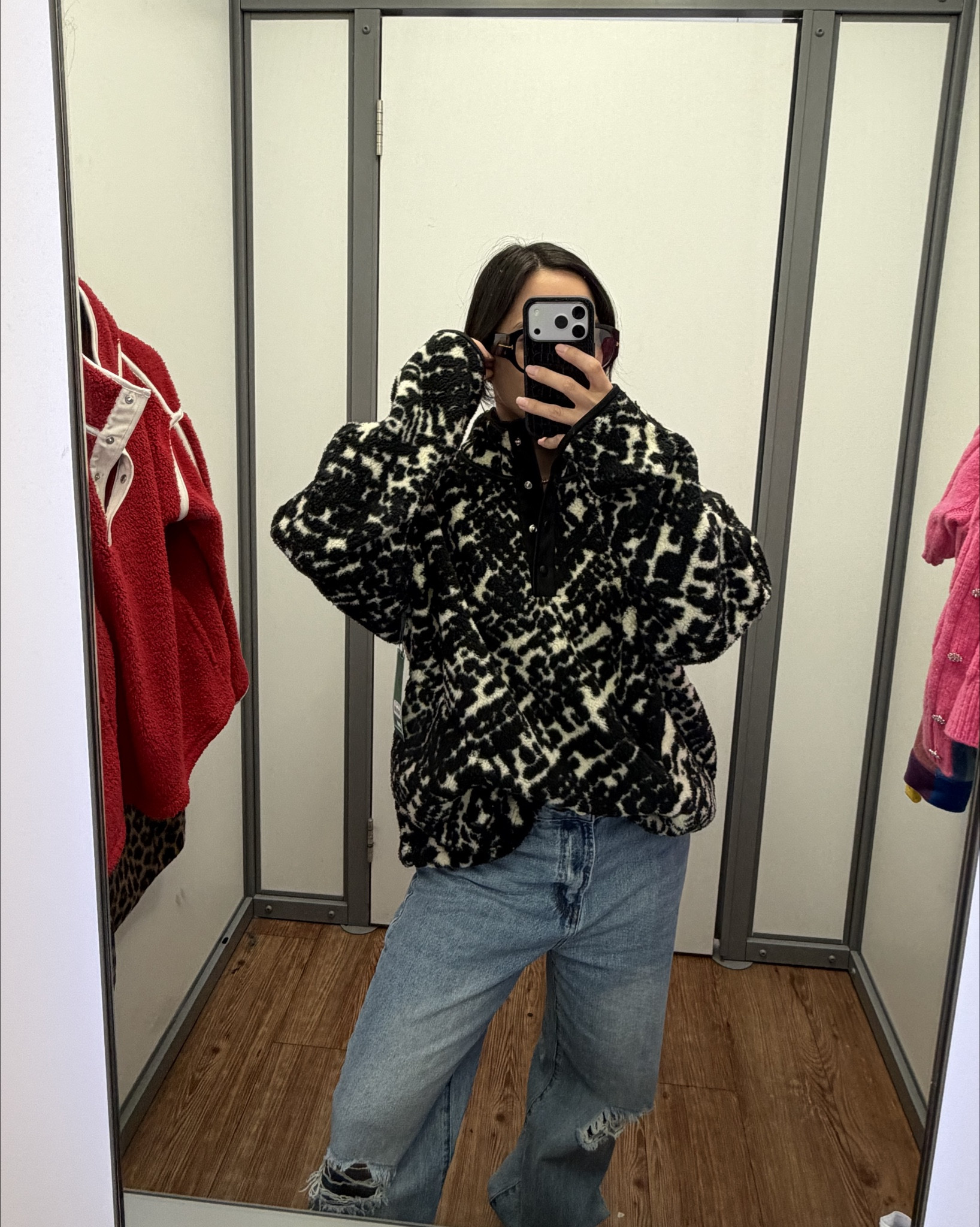 This print is so good! it’s actually a plus size sweatshirt but I had to try it on. I’m wearing a 0X, it’s obviously very oversized but it’s not that bad.

#LTKFindsUnder50 #LTKPlusSize #LTKStyleTip