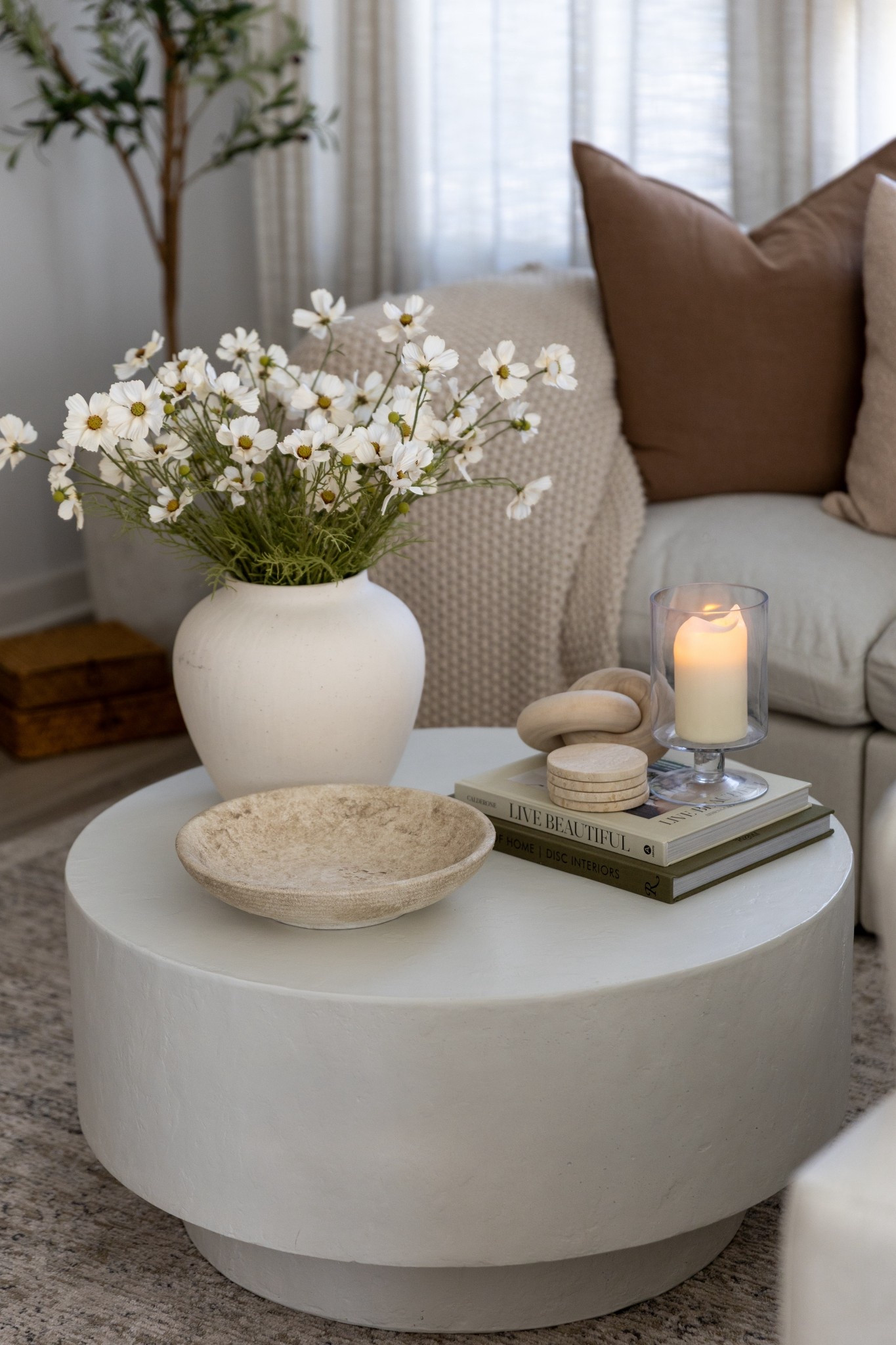 spring coffee table styling inspo ✨

Vase - home goods
faux stems - hobby lobby 
bowl - hobby lobby

#LTKHome #LTKSeasonal