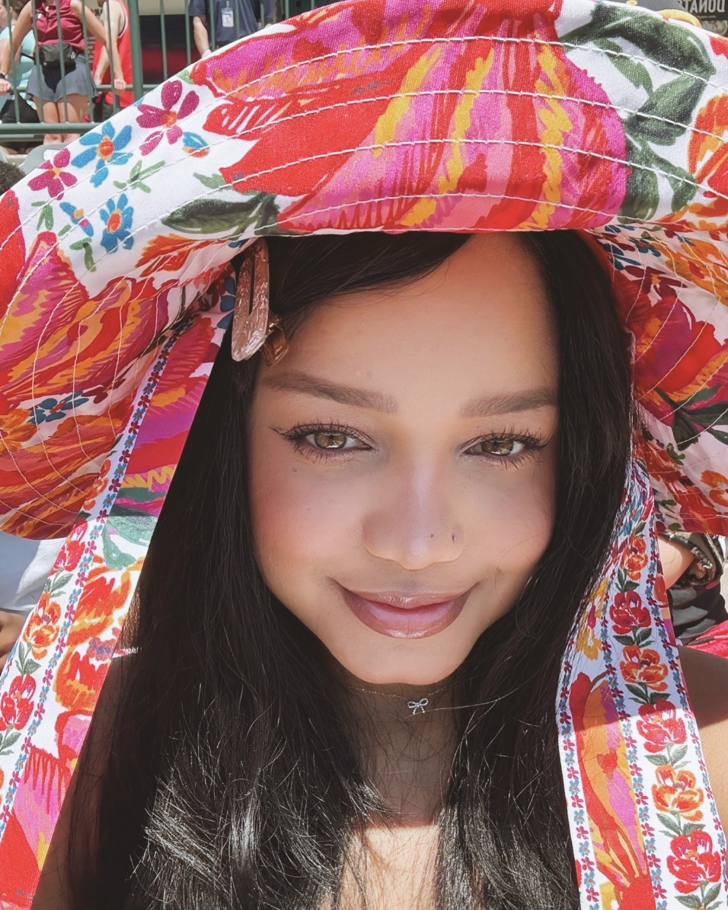 Eu e meu chapéu de batian como diz meu marido 🤭🌺🌸 

#sunnydays  #summer #ourbaseballlife